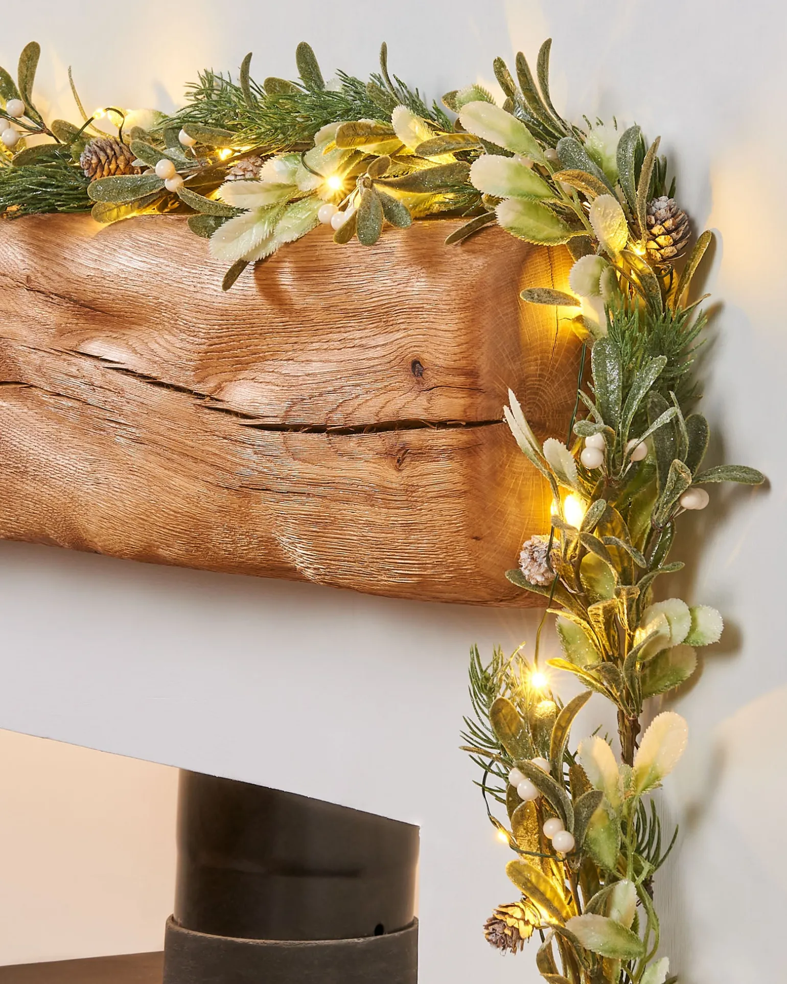 WeRChristmas Pre-Lit Frosted Mistletoe Garland, 9 Ft^ Decorated Garlands|Pre Lit Garlands