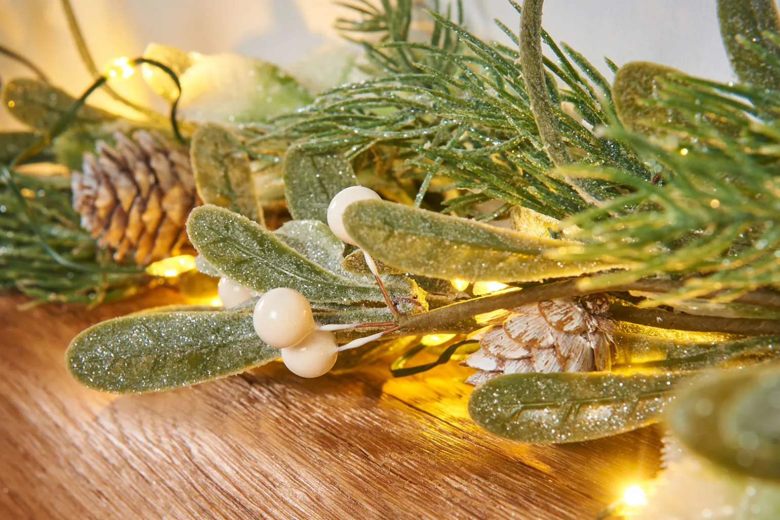 WeRChristmas Pre-Lit Frosted Mistletoe Garland, 9 Ft^ Decorated Garlands|Pre Lit Garlands