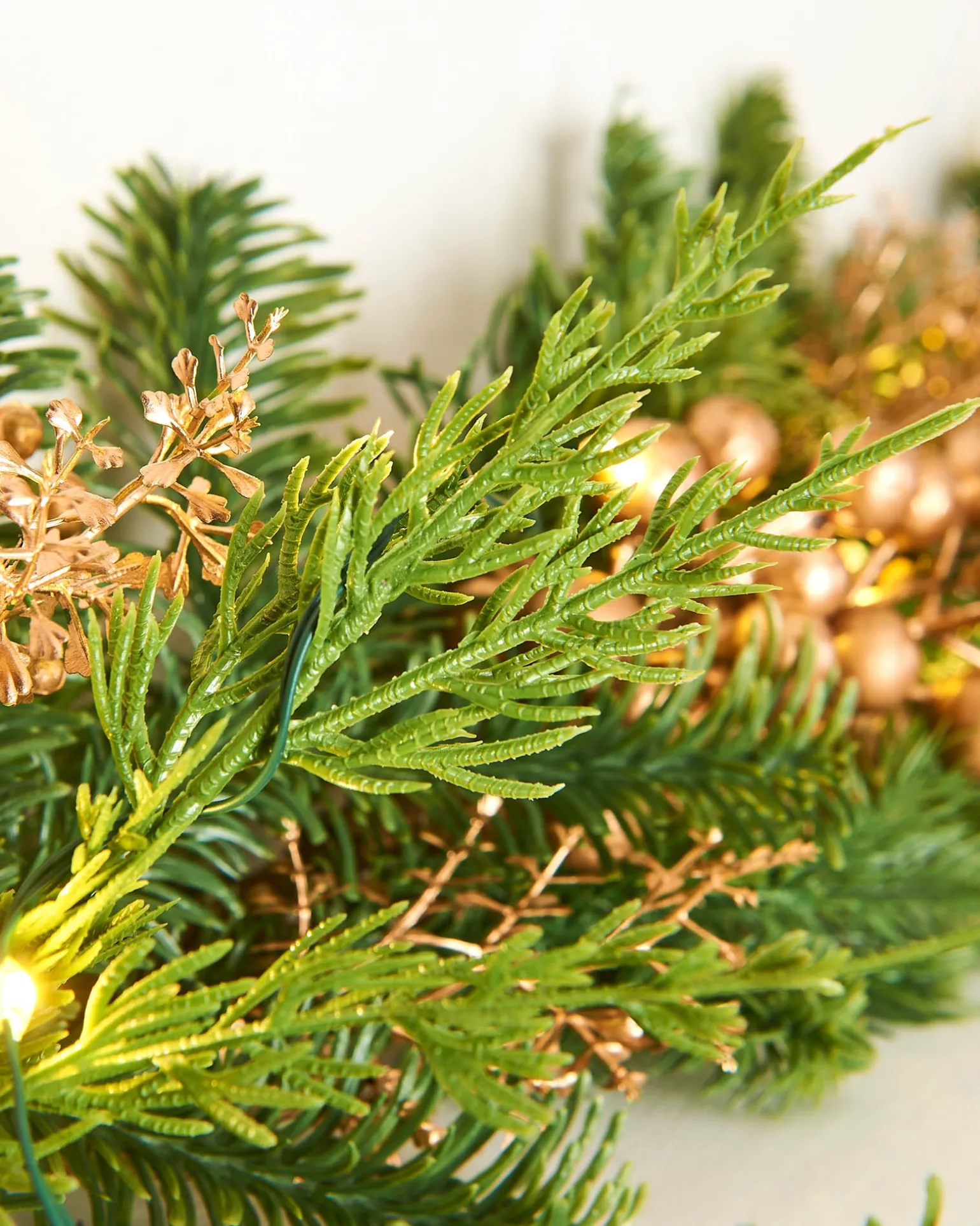 WeRChristmas Pre-Lit Gold Berry Mixed Tip Garland, 9 Ft^ Decorated Garlands|Pre Lit Garlands