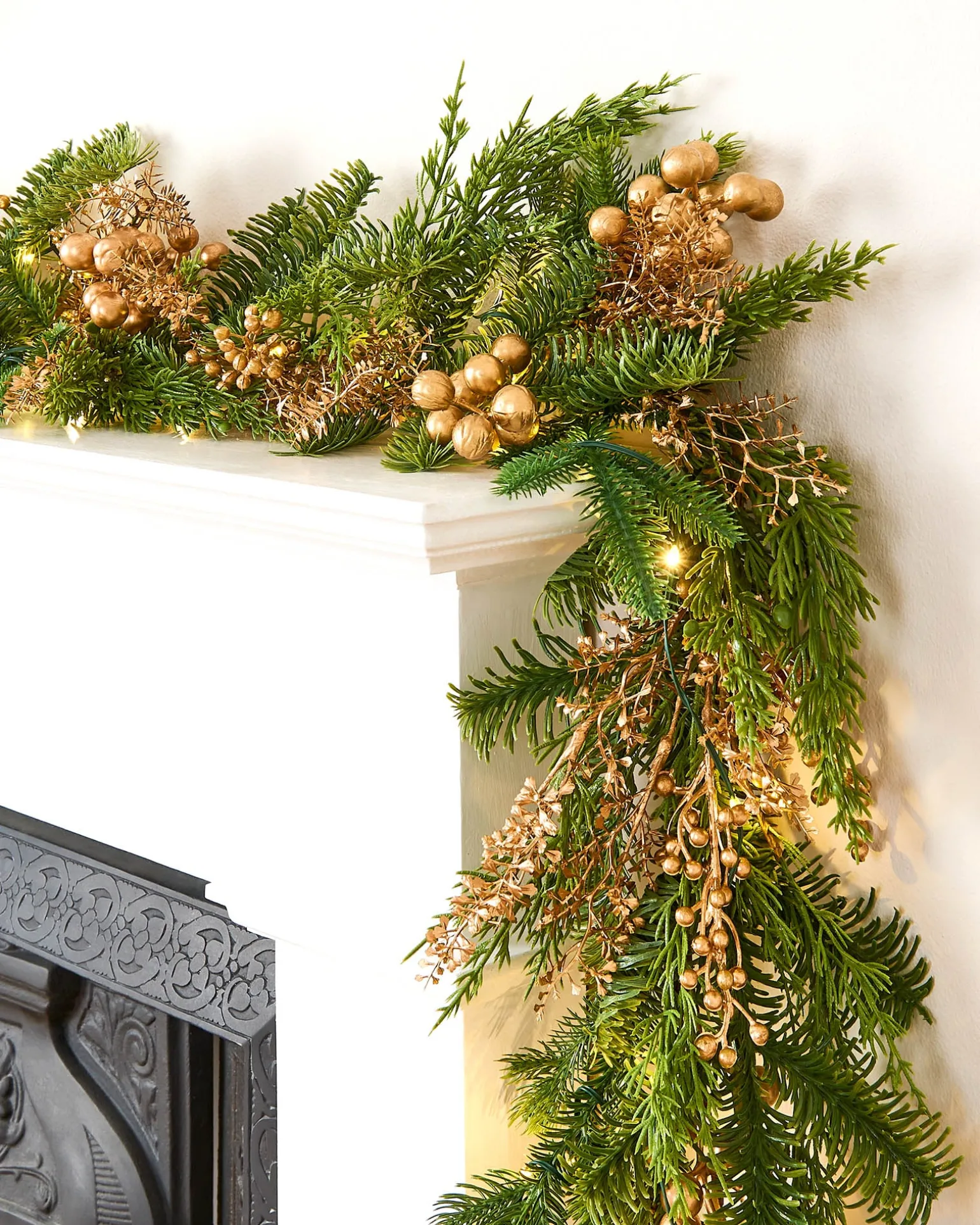 WeRChristmas Pre-Lit Gold Berry Mixed Tip Garland, 9 Ft^ Decorated Garlands|Pre Lit Garlands