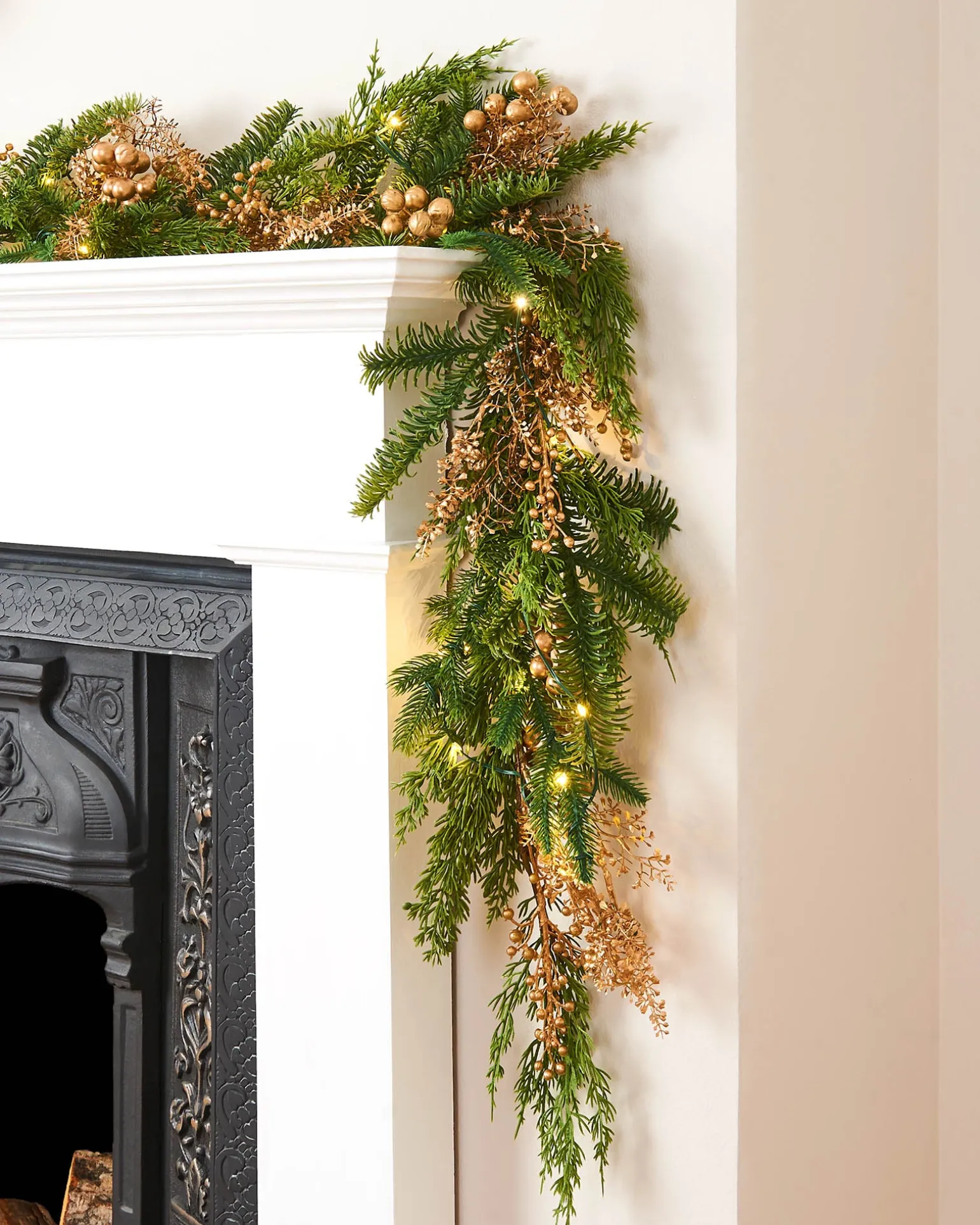 WeRChristmas Pre-Lit Gold Berry Mixed Tip Garland, 9 Ft^ Decorated Garlands|Pre Lit Garlands