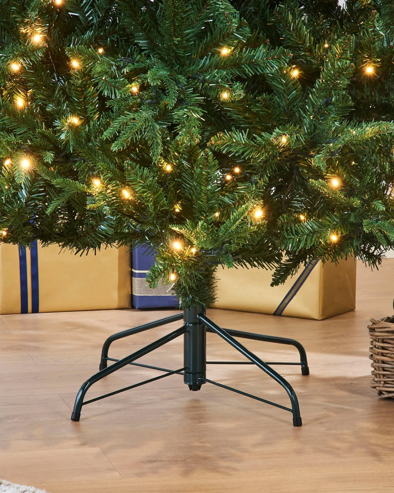WeRChristmas Pre-Lit Grand Alaskan Fir Christmas Tree, 7 Ft^ Pre Lit Christmas Trees|Premium Christmas Trees