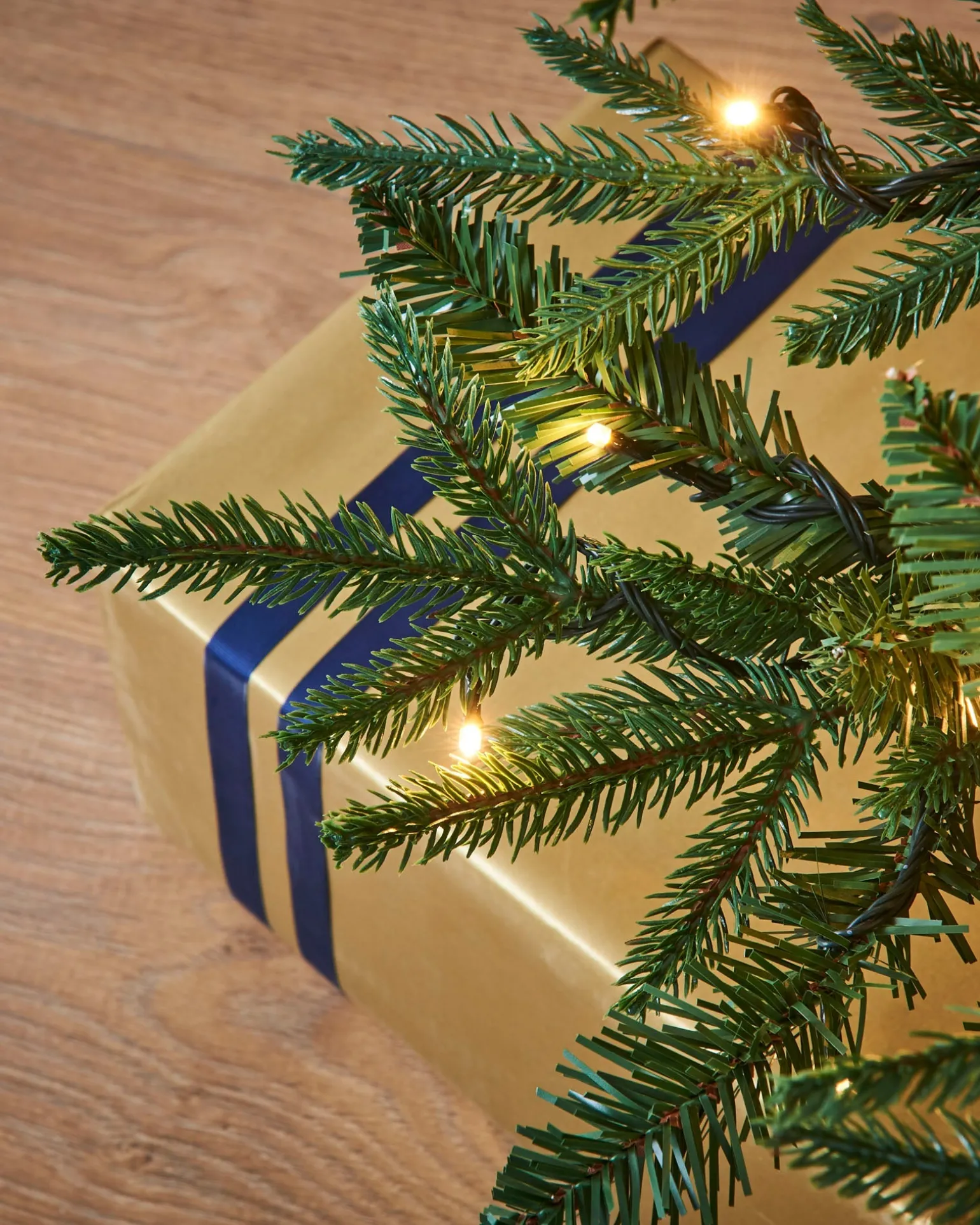 WeRChristmas Pre-Lit Grand Alaskan Fir Christmas Tree, 7 Ft^ Pre Lit Christmas Trees|Premium Christmas Trees