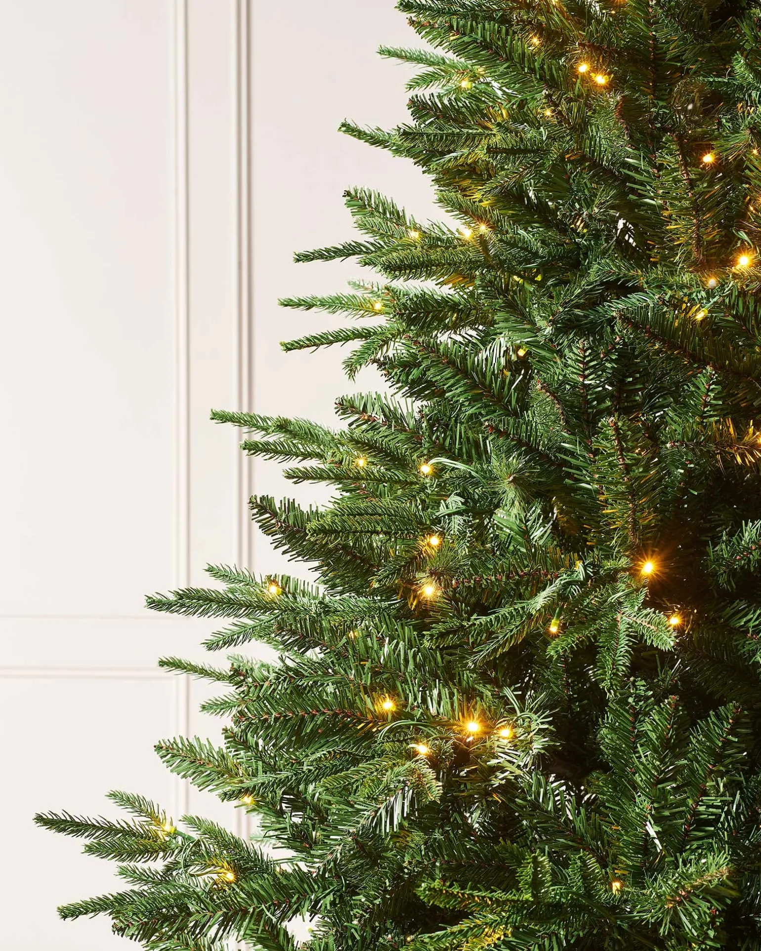WeRChristmas Pre-lit Grand Alaskan Fir Christmas Tree, Dual Warm White, 7 Ft^ Premium Christmas Trees|Pre Lit Christmas Trees