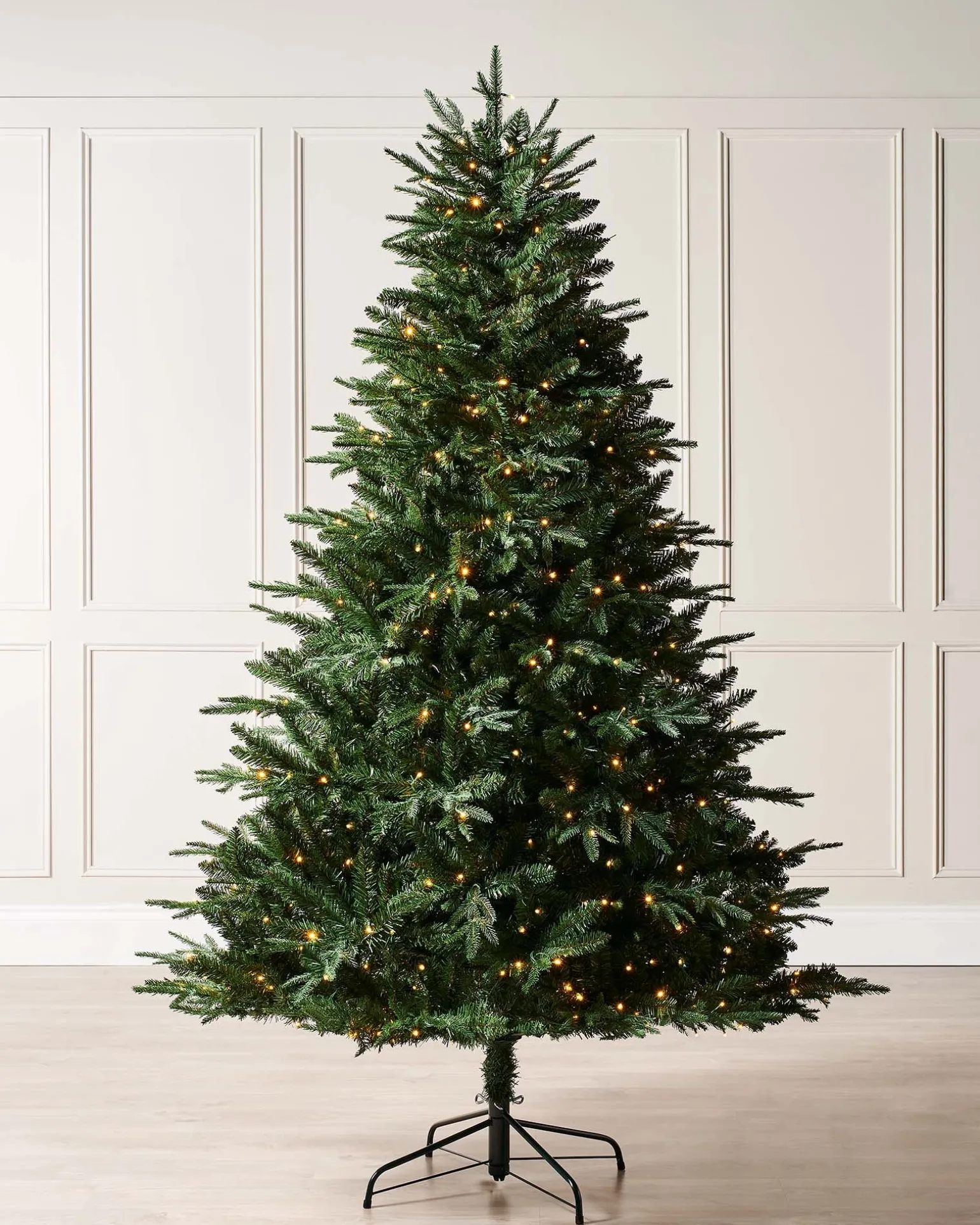 WeRChristmas Pre-lit Grand Alaskan Fir Christmas Tree, Dual Warm White, 7 Ft^ Premium Christmas Trees|Pre Lit Christmas Trees