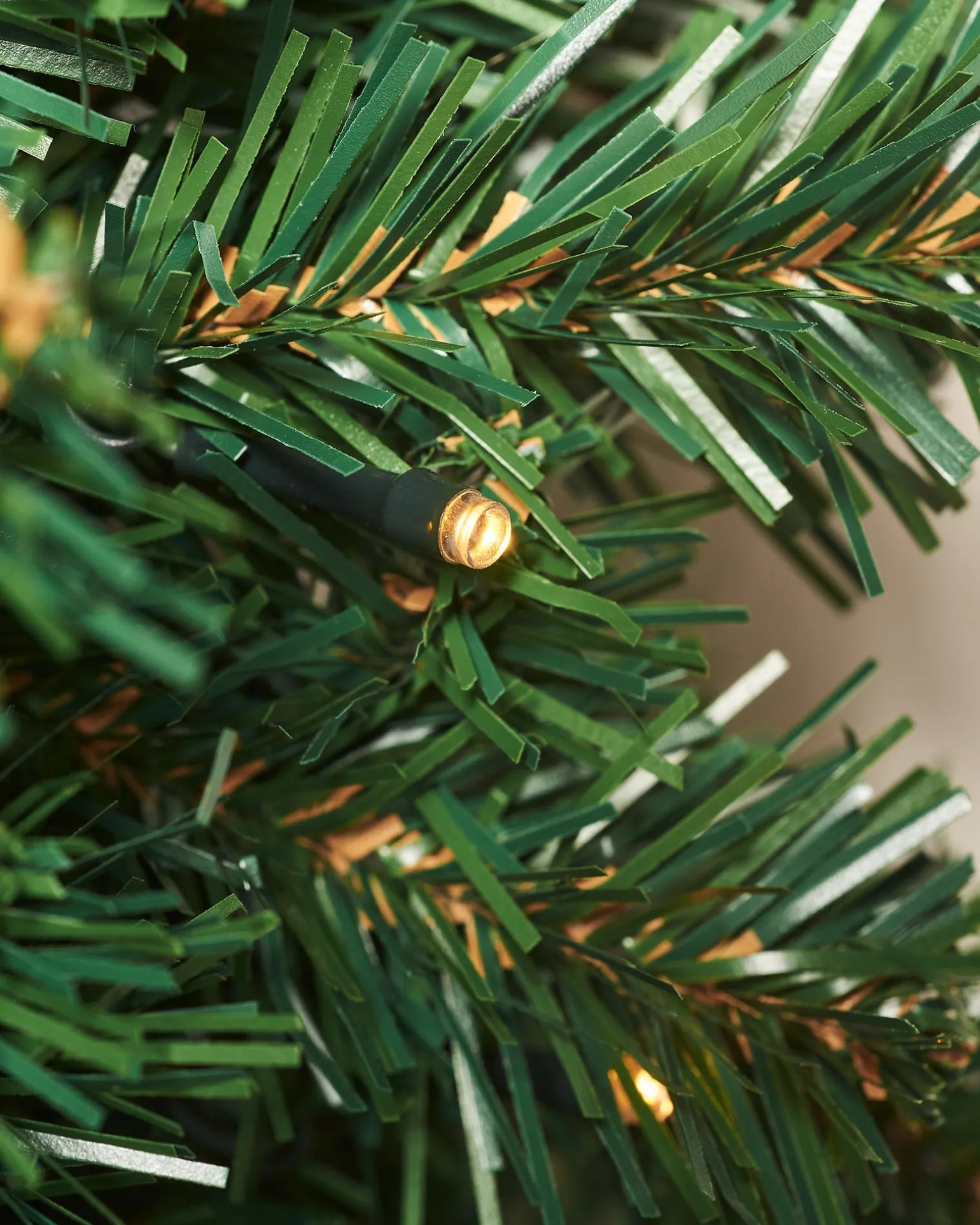 WeRChristmas Pre-Lit Green Wall Mounted Christmas Tree, 4 Ft^ Budget Christmas Trees|Pre Lit Christmas Trees