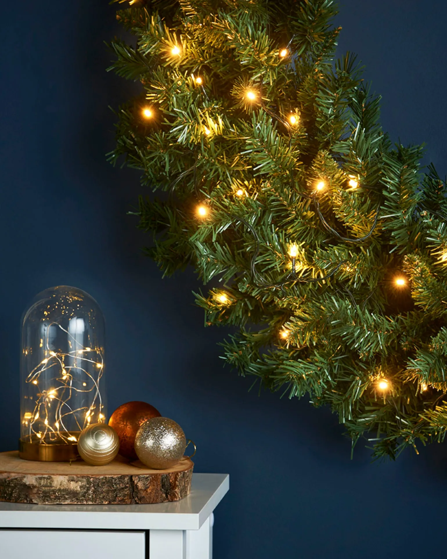 WeRChristmas Pre-Lit Majestic Wreath, 1 M^ Extra Large Wreaths|Plain Wreaths