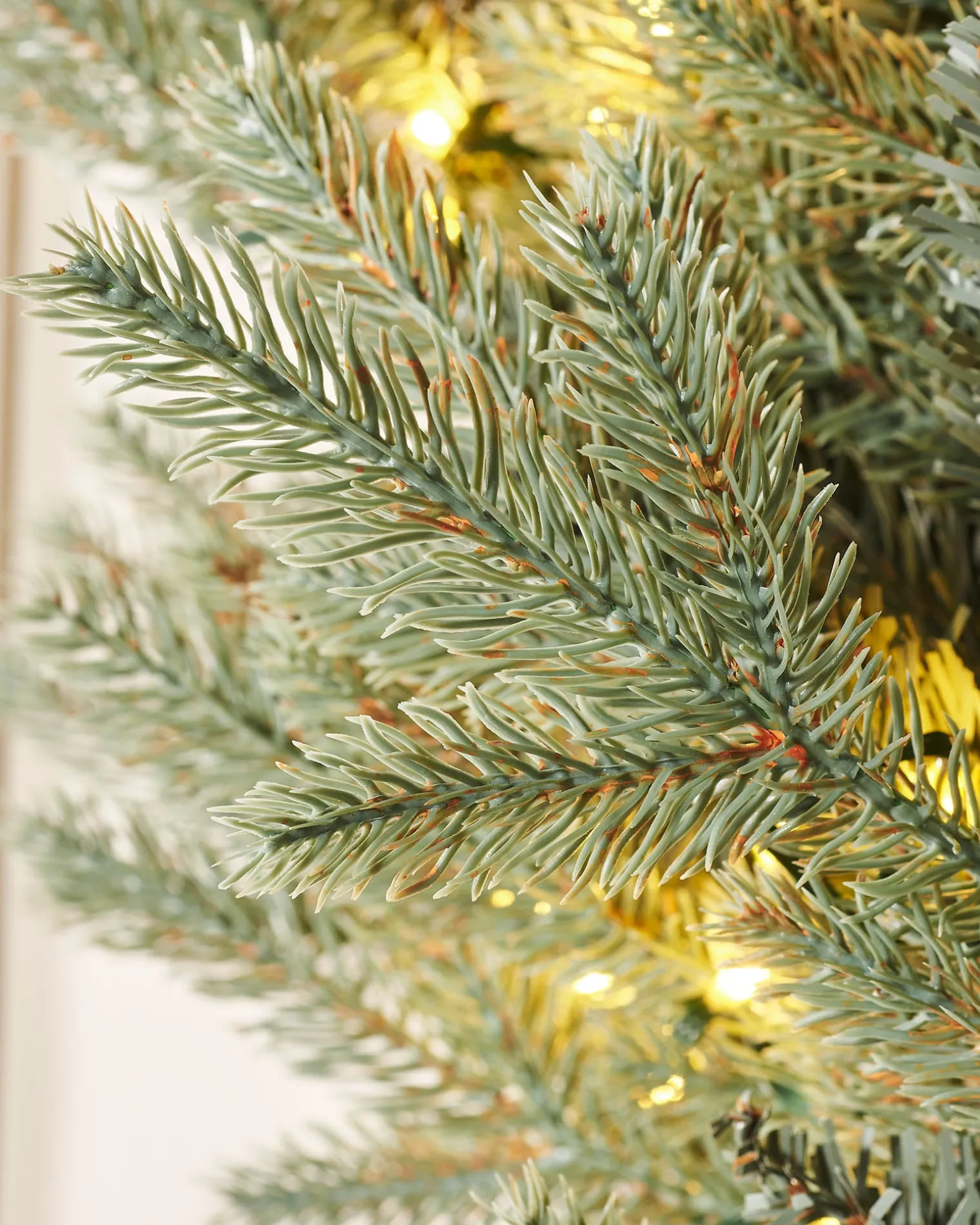 WeRChristmas Pre-Lit Mixed Pine Blue Wreath, 1 M^ Extra Large Wreaths|Pre Lit Wreaths