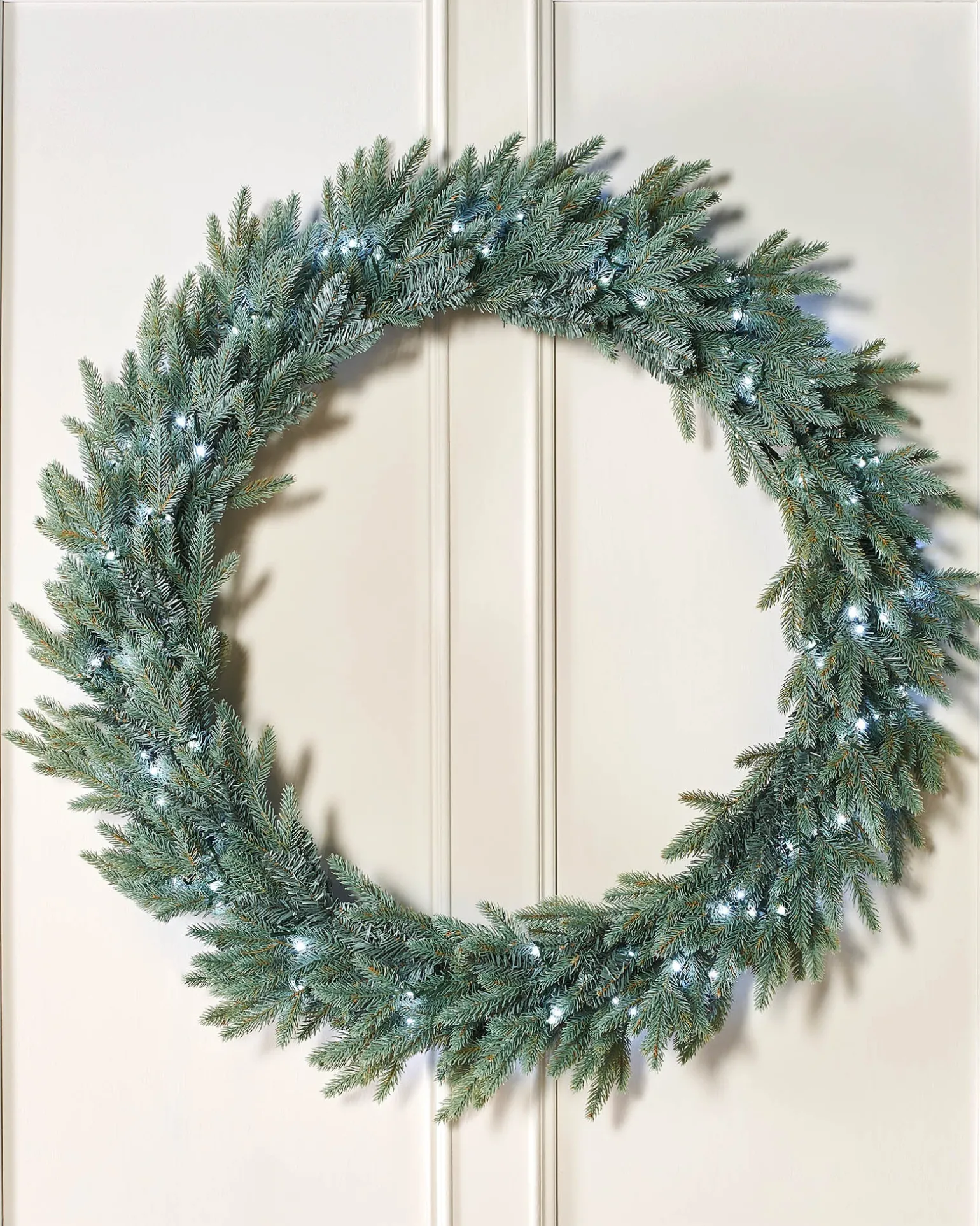 WeRChristmas Pre-Lit Mixed Pine Blue Wreath, 1 M^ Extra Large Wreaths|Pre Lit Wreaths