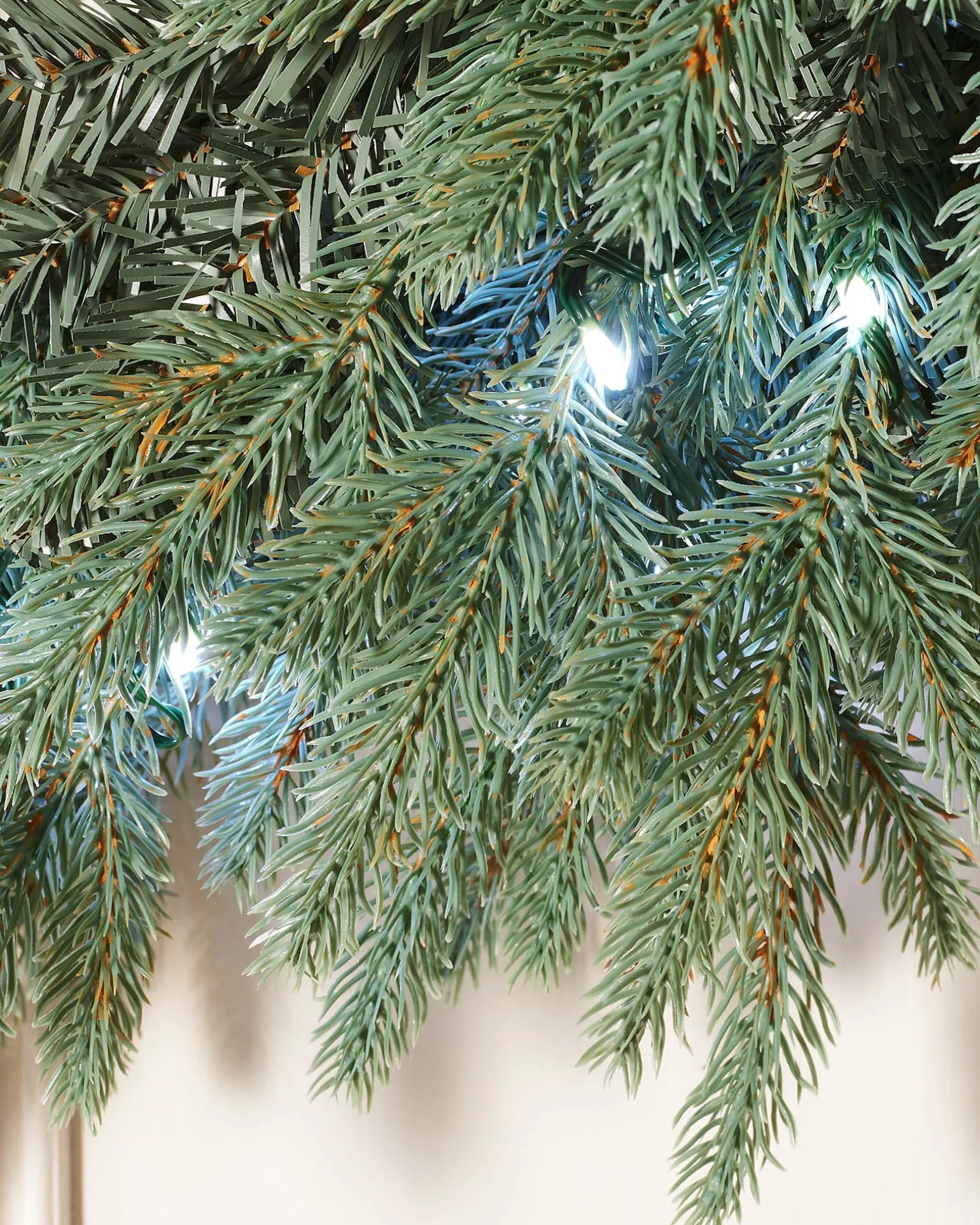WeRChristmas Pre-Lit Mixed Pine Blue Wreath, 1 M^ Extra Large Wreaths|Pre Lit Wreaths