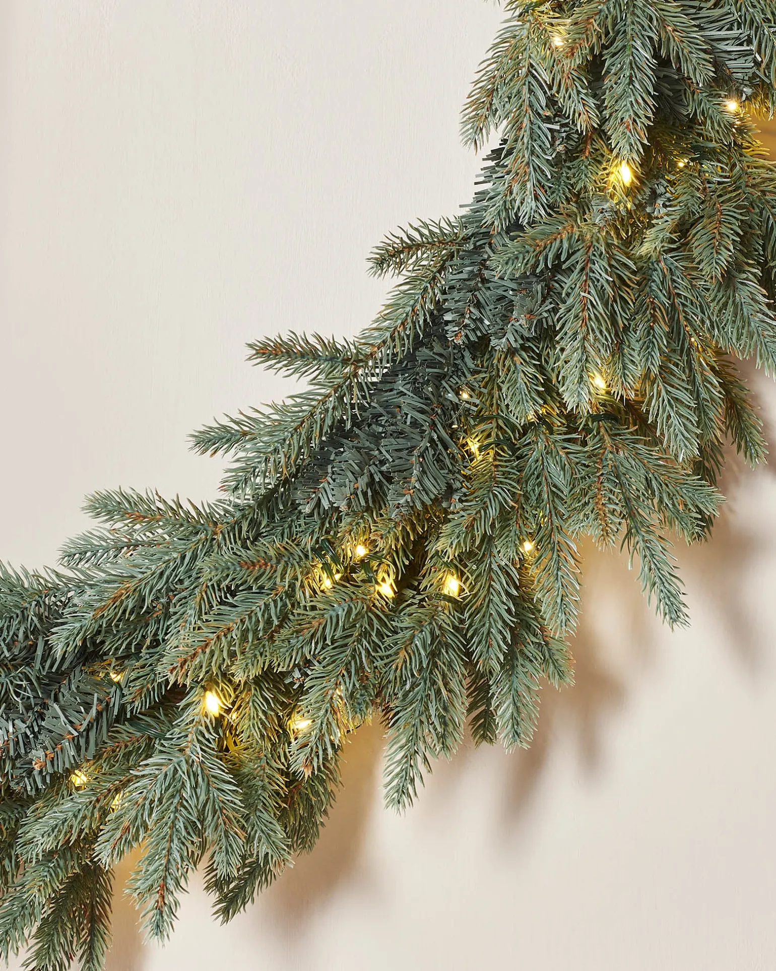 WeRChristmas Pre-Lit Mixed Pine Blue Wreath, 1 M^ Extra Large Wreaths|Pre Lit Wreaths