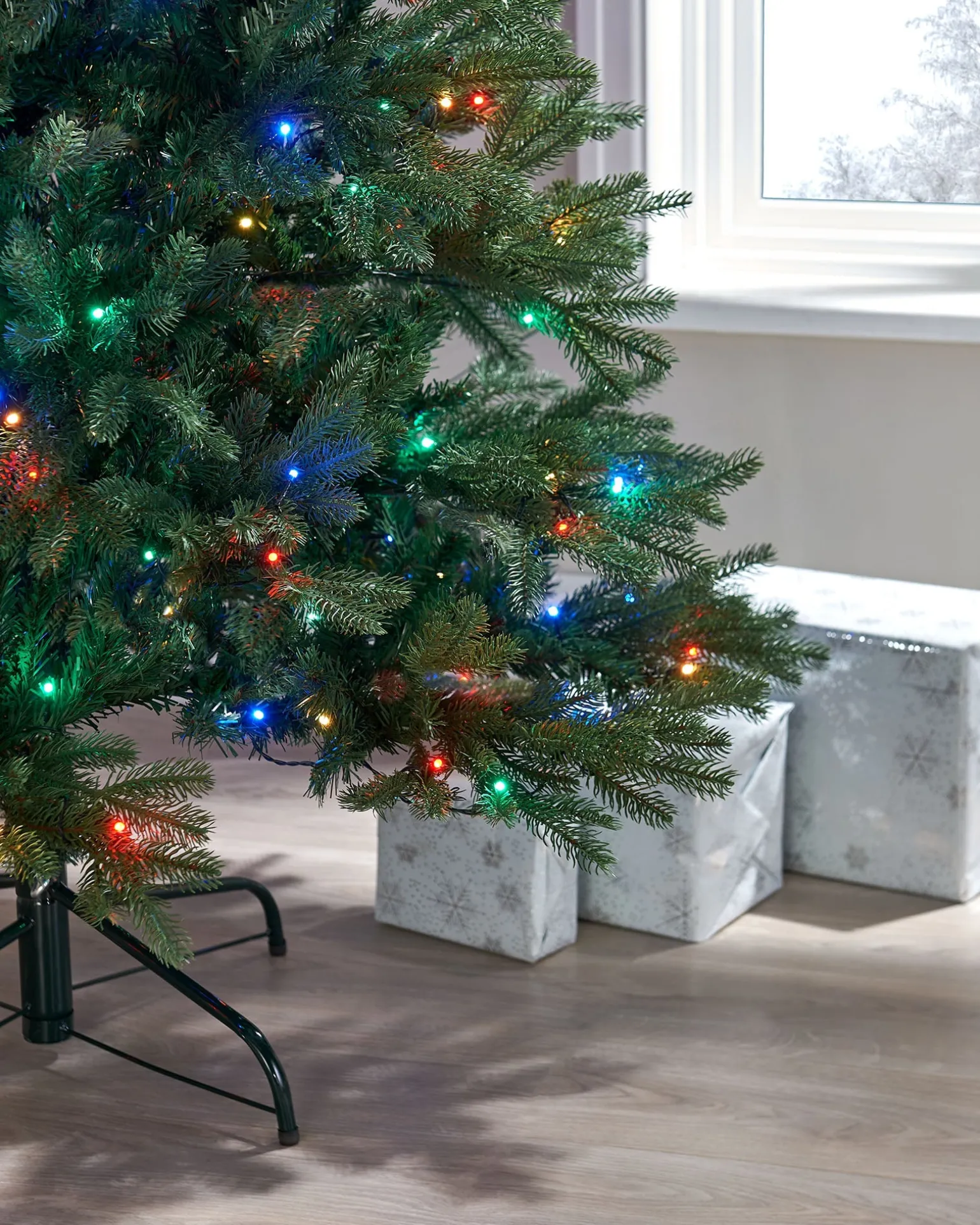 WeRChristmas Pre-Lit Mixed Pine Christmas Tree With Remote Control Lights, 7 Ft^ Pre Lit Christmas Trees
