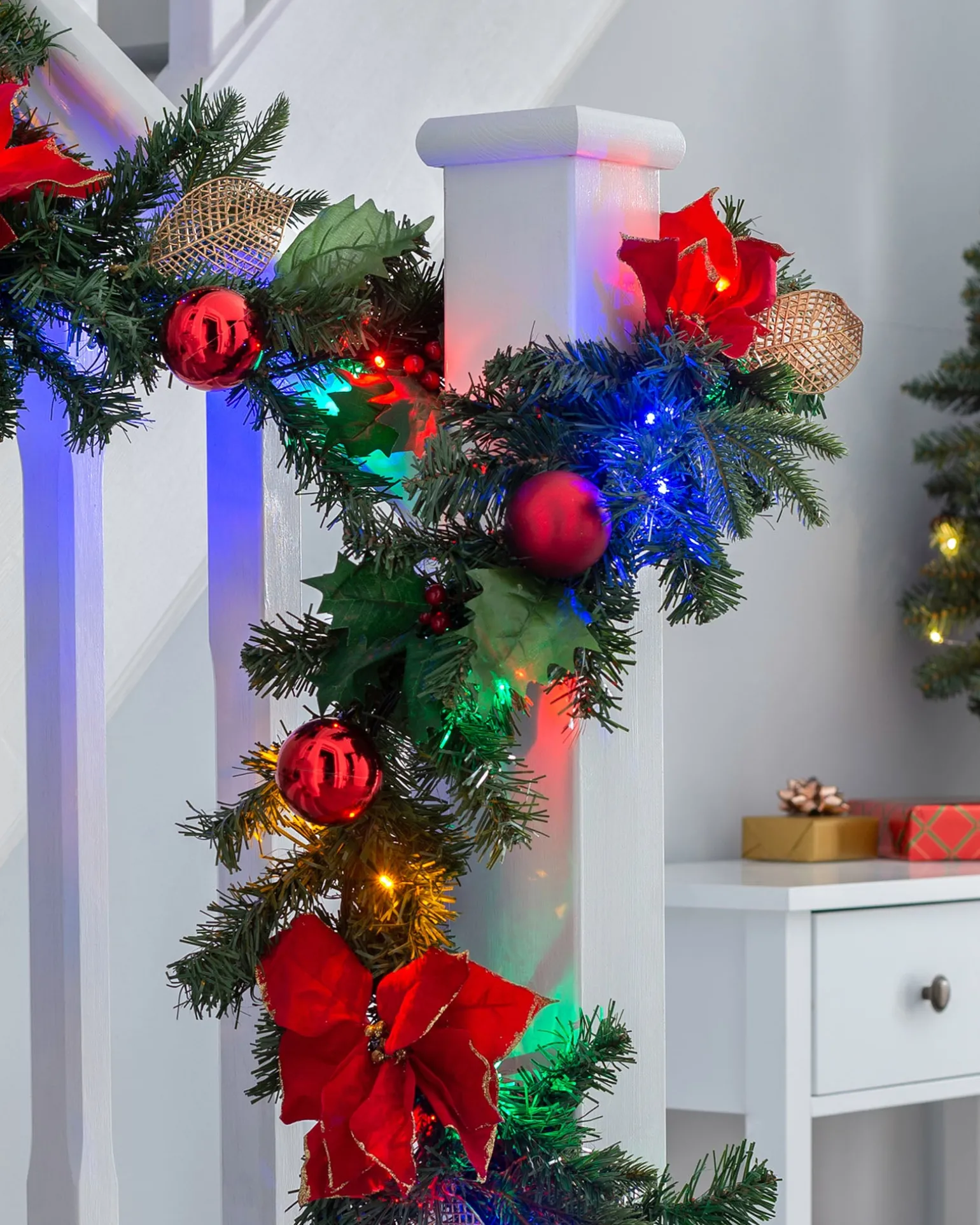 WeRChristmas Pre-Lit Multi-Coloured Decorated Garland, Red/Gold, 9 Ft^ Decorated Garlands|Pre Lit Garlands
