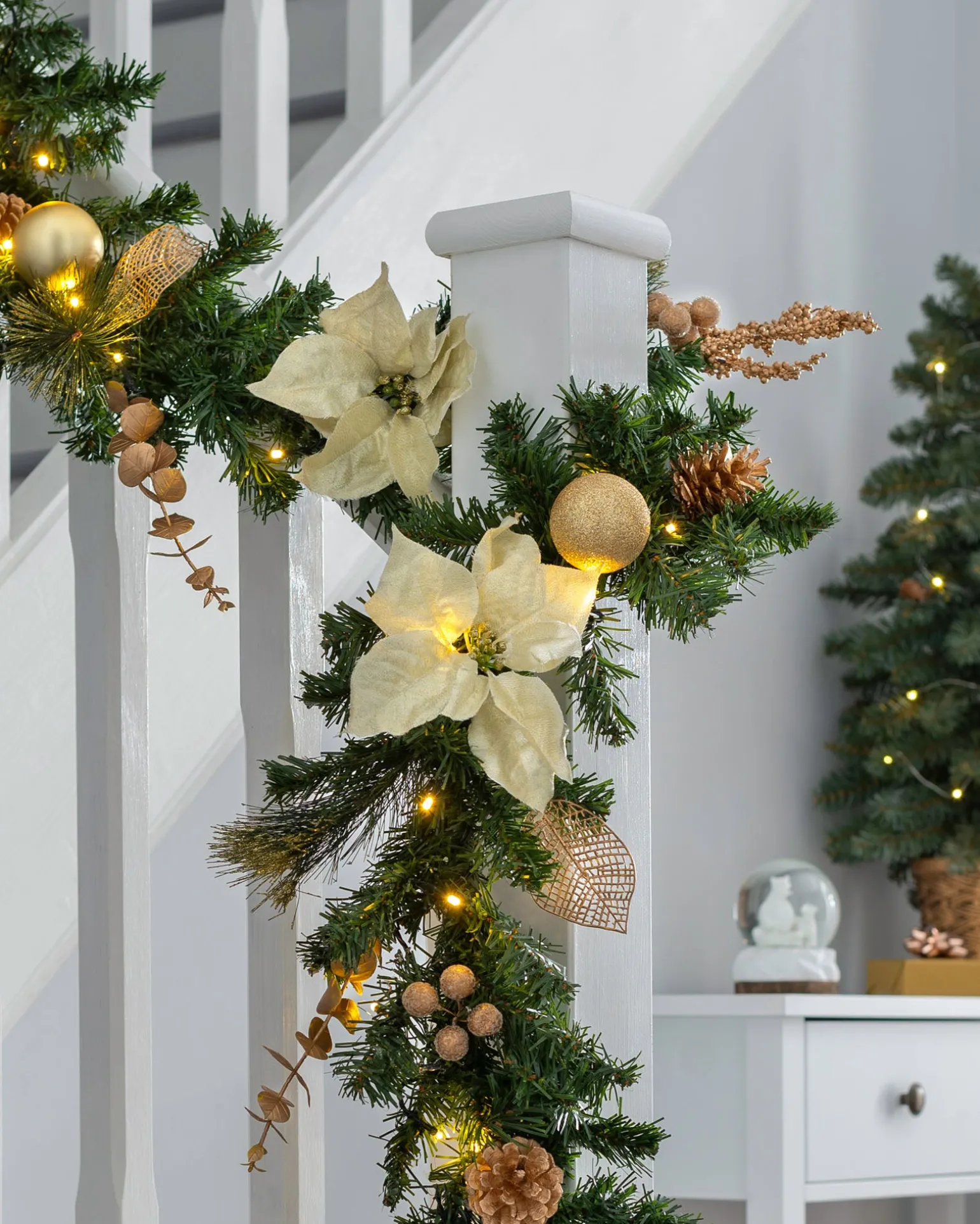 WeRChristmas Pre-Lit Multi-Function Decorated Garland, Cream/Gold, 9 Ft^ Decorated Garlands|Pre Lit Garlands