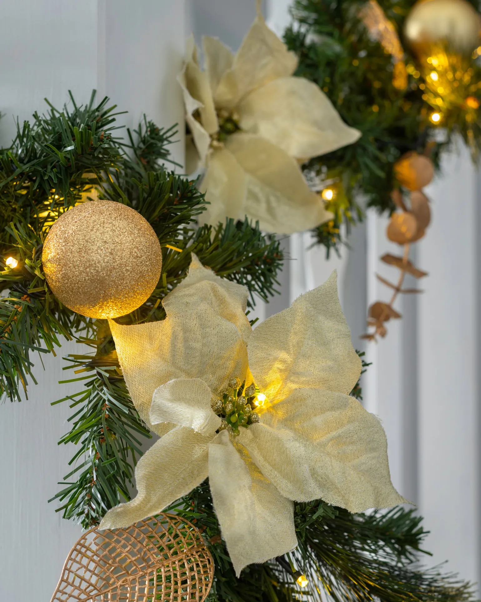 WeRChristmas Pre-Lit Multi-Function Decorated Garland, Cream/Gold, 9 Ft^ Decorated Garlands|Pre Lit Garlands