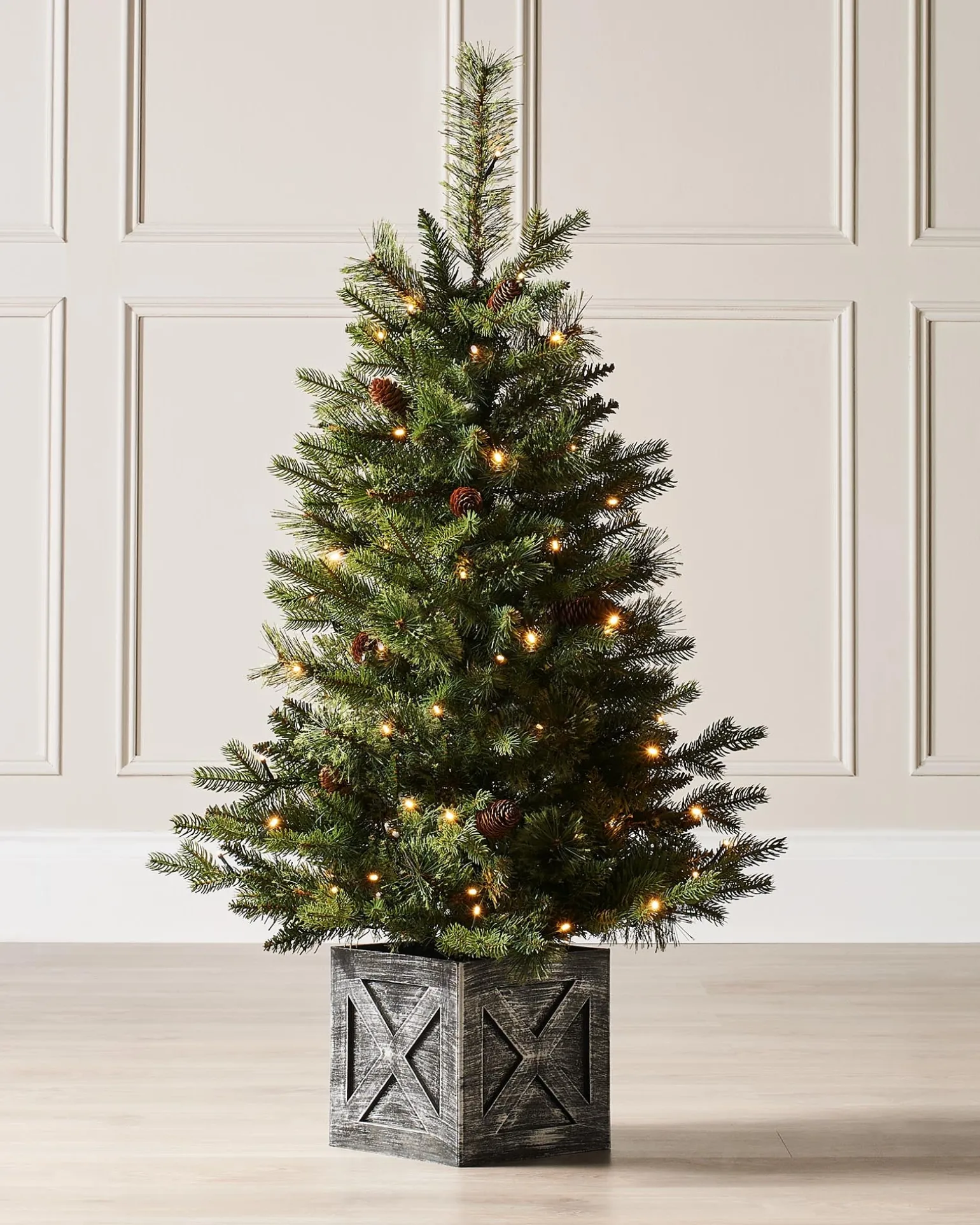 WeRChristmas Pre-Lit Natural Pine Potted Christmas Tree, 3.5 Ft^ Budget Christmas Trees|Potted Christmas Trees