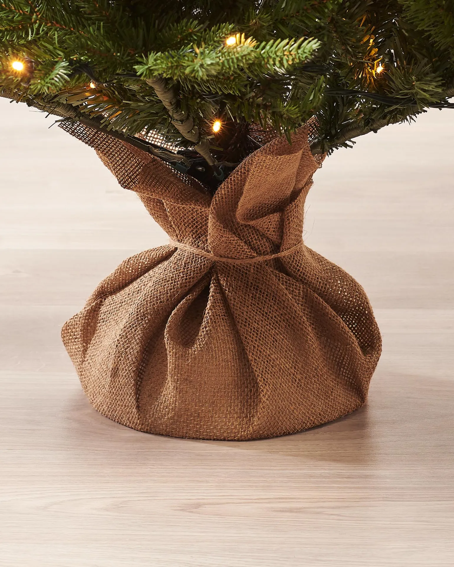 WeRChristmas Pre-Lit Norway Spruce Potted Christmas Tree, 6 Ft^ Potted Christmas Trees|Pre Lit Christmas Trees