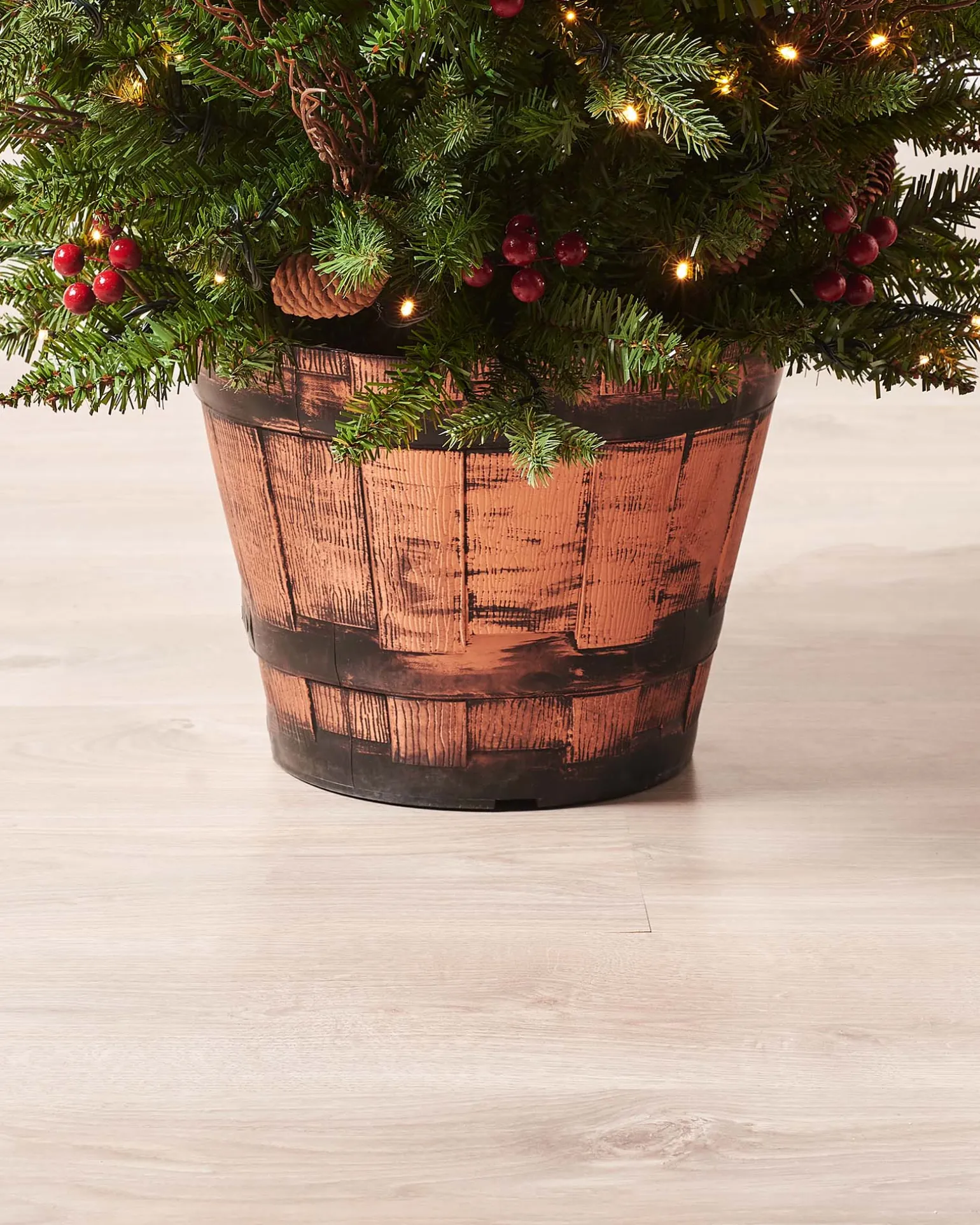 WeRChristmas Pre-Lit Pines & Berries Potted Christmas Tree, 4.5 Ft^ Premium Christmas Trees|Potted Christmas Trees