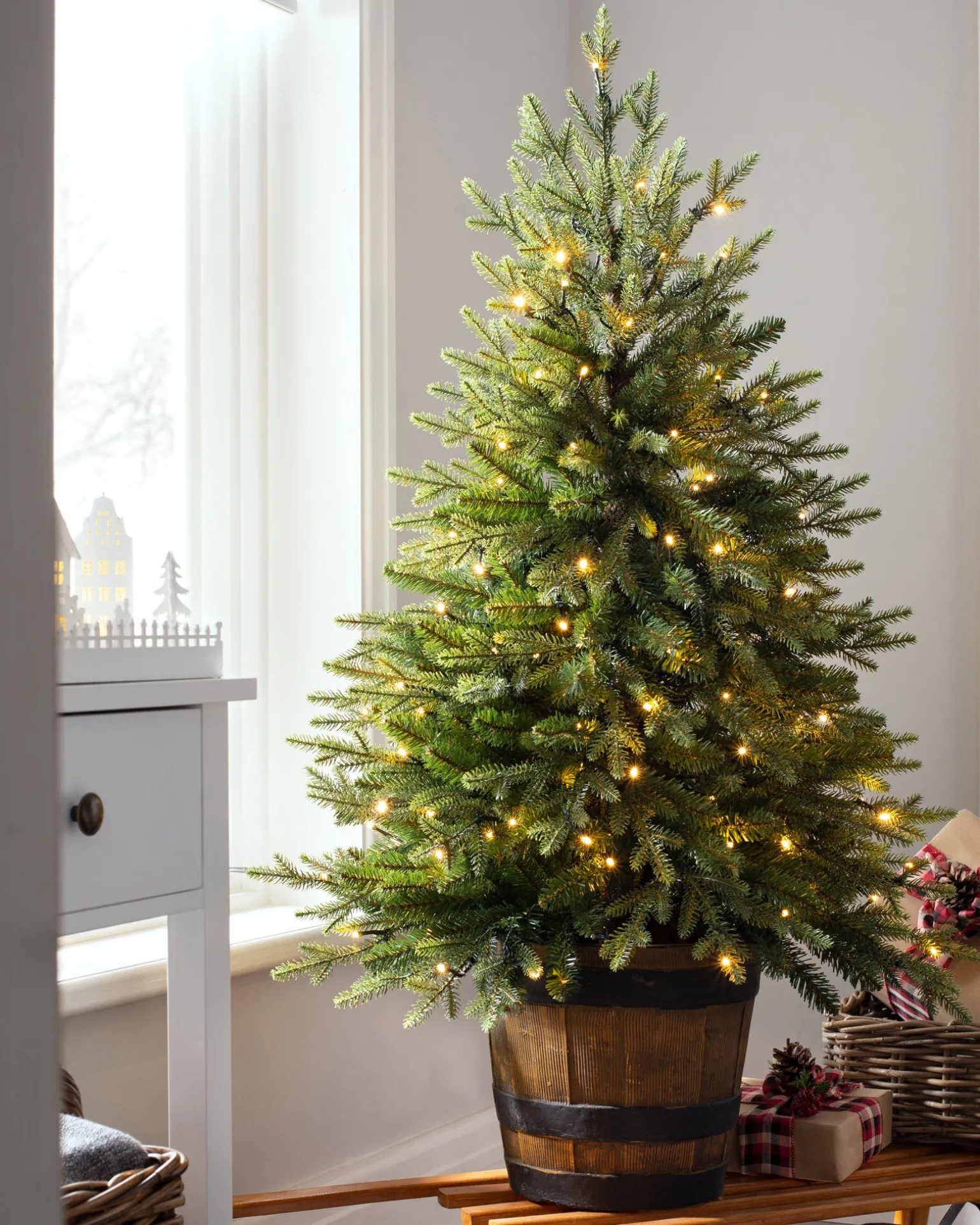WeRChristmas Pre-Lit Potted Pine Christmas Tree, 4 Ft^ Budget Christmas Trees|Potted Christmas Trees