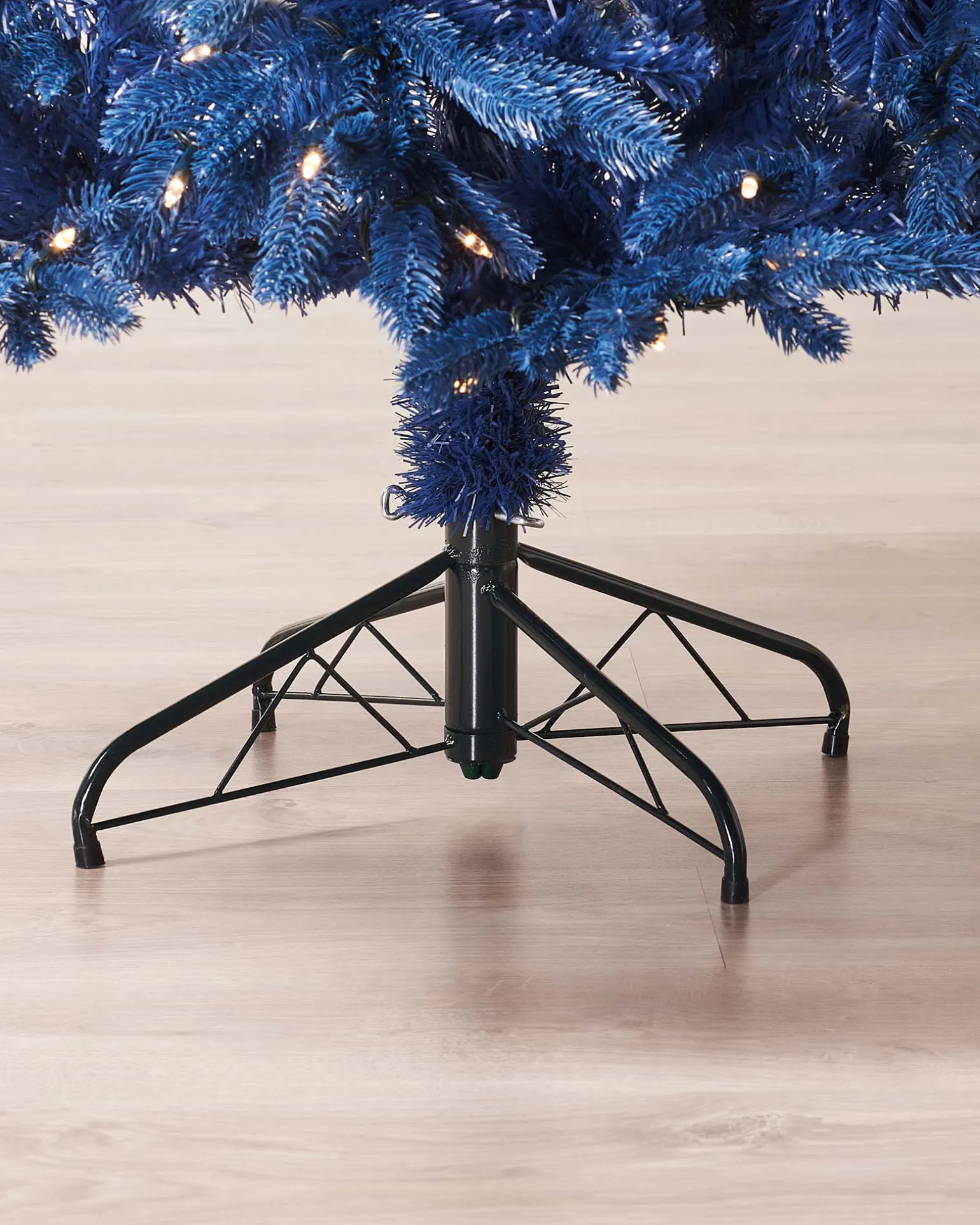 WeRChristmas Pre-Lit Sapphire Blue Christmas Tree, 7 Ft^ Pre Lit Christmas Trees