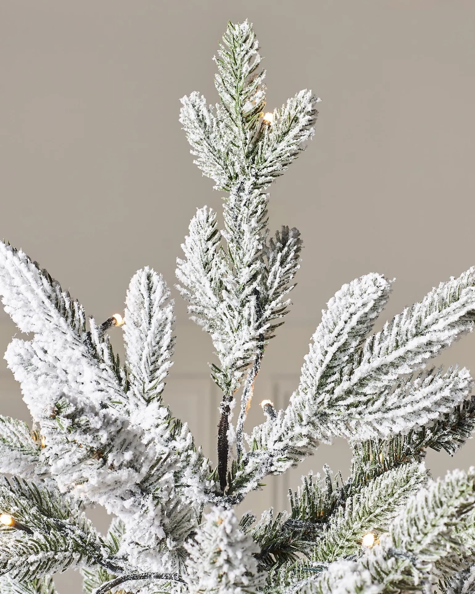 WeRChristmas Pre-Lit Snow Flocked Christmas Tree, 7.5 Ft^ Snow Flocked Christmas Trees|Pre Lit Christmas Trees