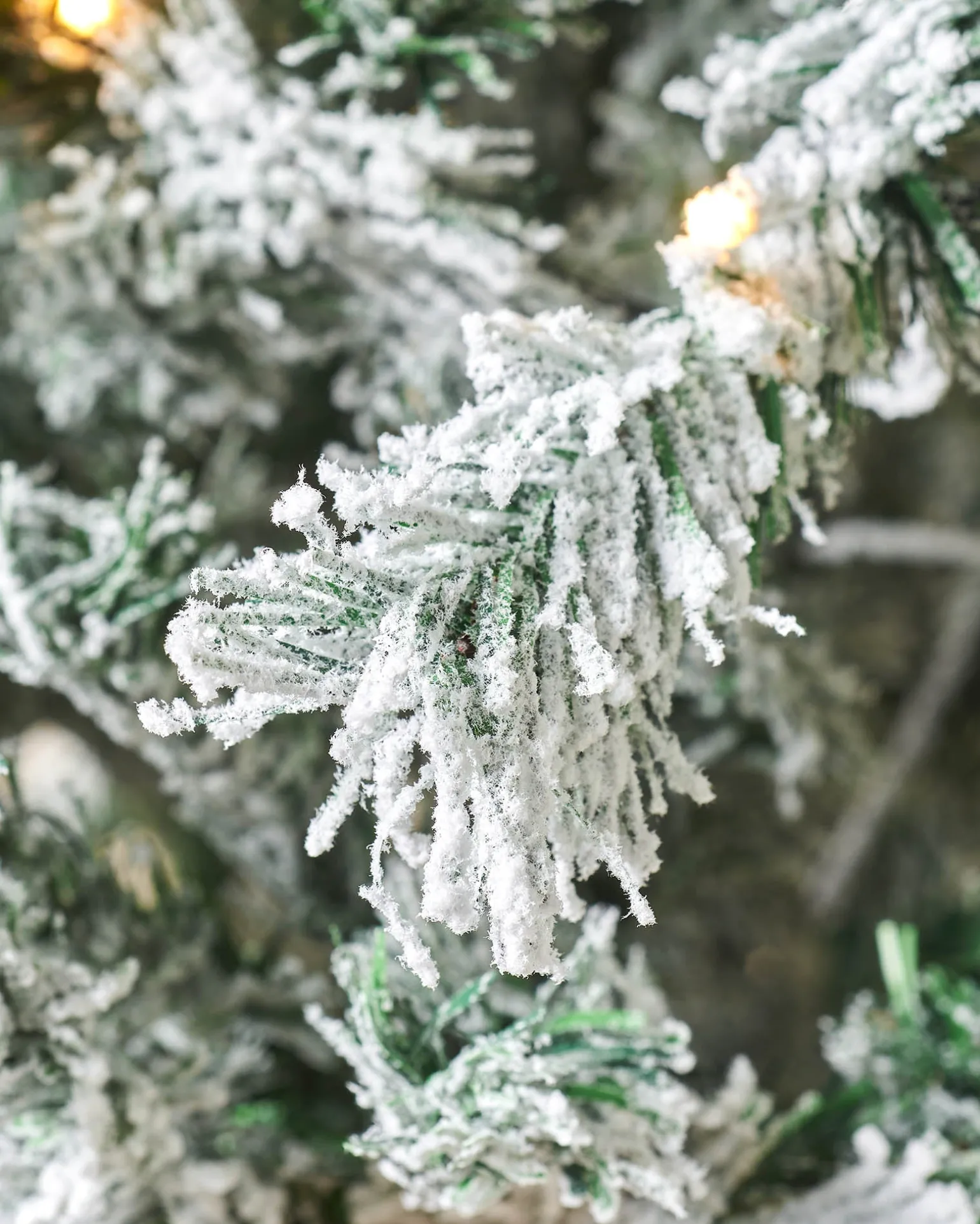 WeRChristmas Pre-Lit Snow Flocked Mixed Pine Christmas Tree, 7 Ft^ Budget Christmas Trees|Snow Flocked Christmas Trees