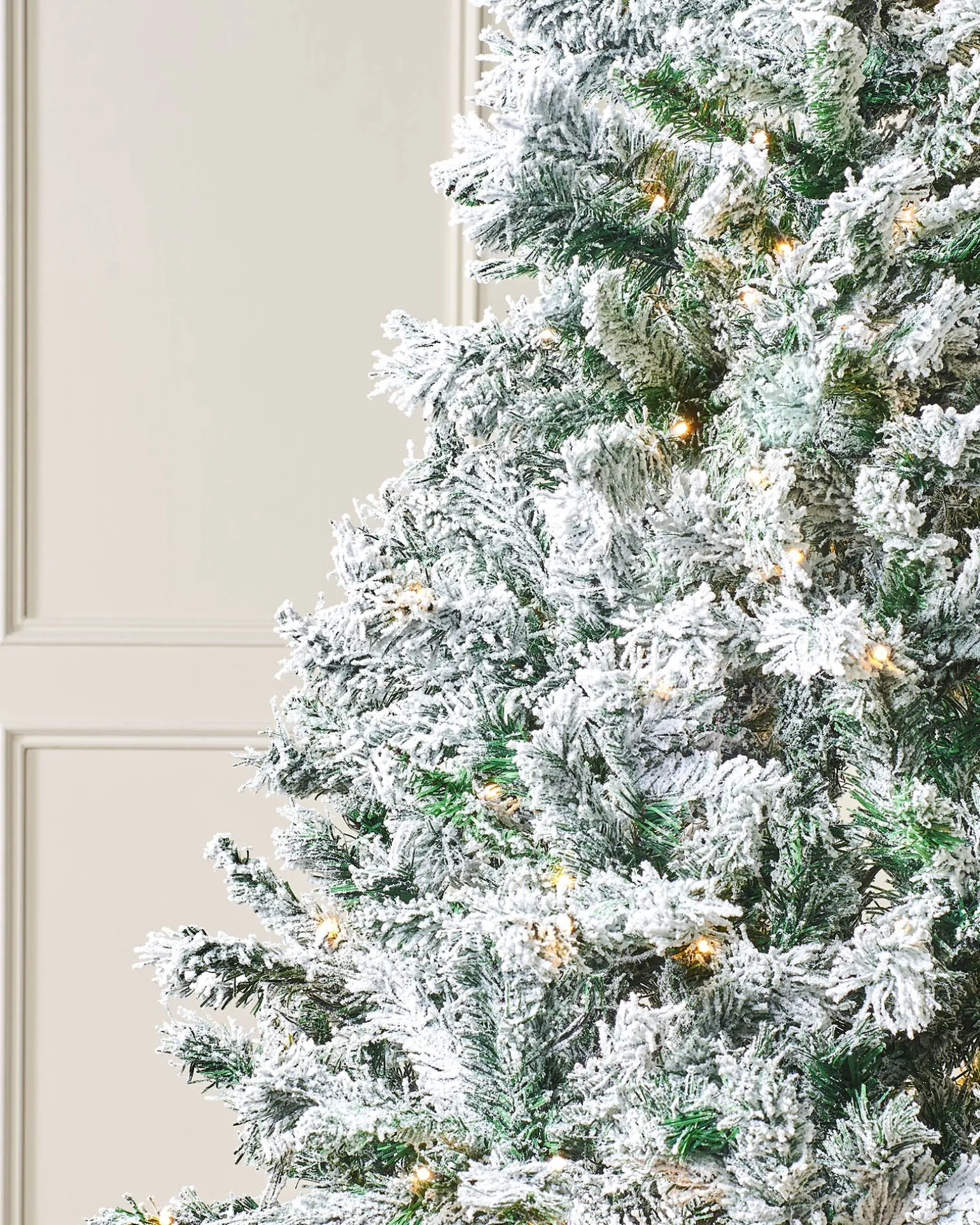 WeRChristmas Pre-Lit Snow Flocked Mixed Pine Christmas Tree, 7 Ft^ Budget Christmas Trees|Snow Flocked Christmas Trees