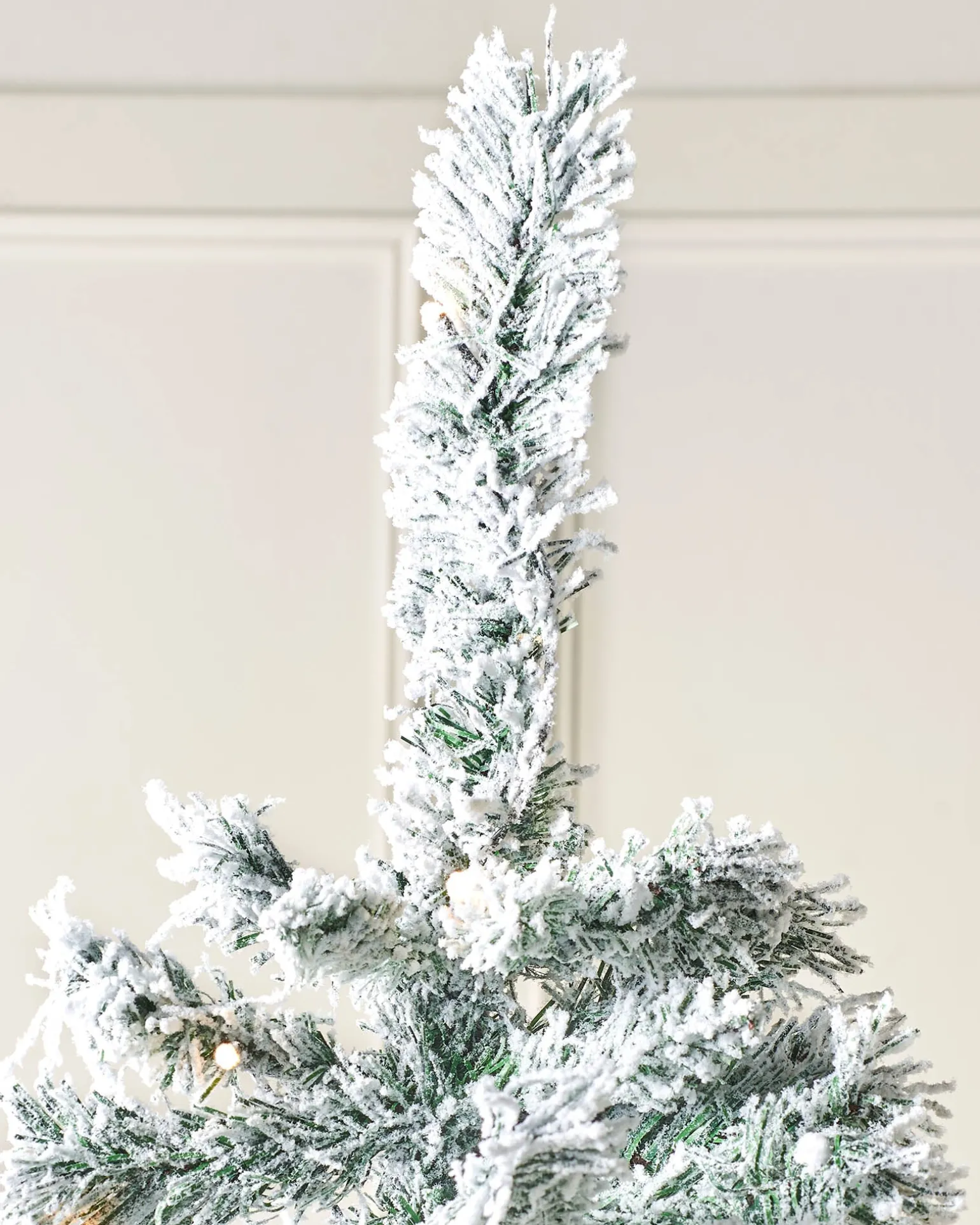 WeRChristmas Pre-Lit Snow Flocked Mixed Pine Christmas Tree, 7 Ft^ Budget Christmas Trees|Snow Flocked Christmas Trees