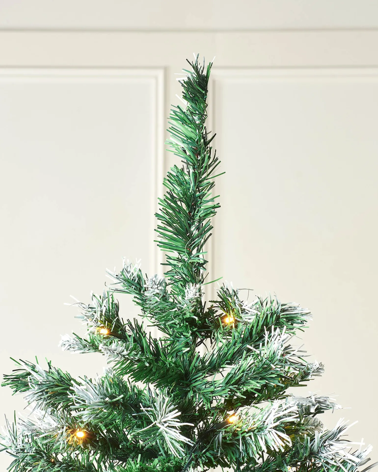 WeRChristmas Pre-Lit Snow Flocked Mixed Pine Christmas Tree, 6 Ft^ Budget Christmas Trees|Snow Flocked Christmas Trees