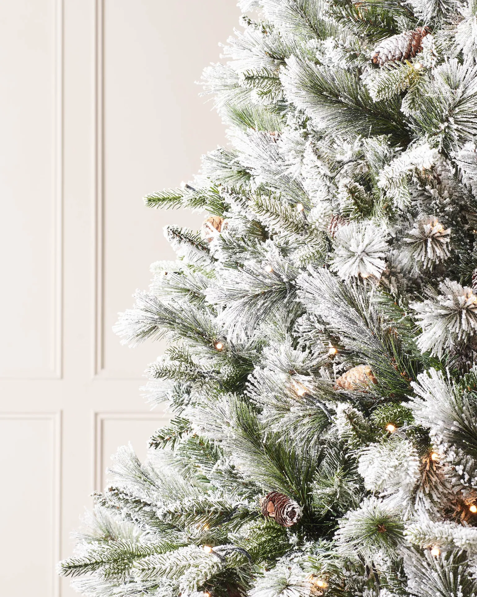 WeRChristmas Pre-Lit Snow Flocked Mixed Pine Christmas Tree, 5 Ft^ Budget Christmas Trees|Snow Flocked Christmas Trees