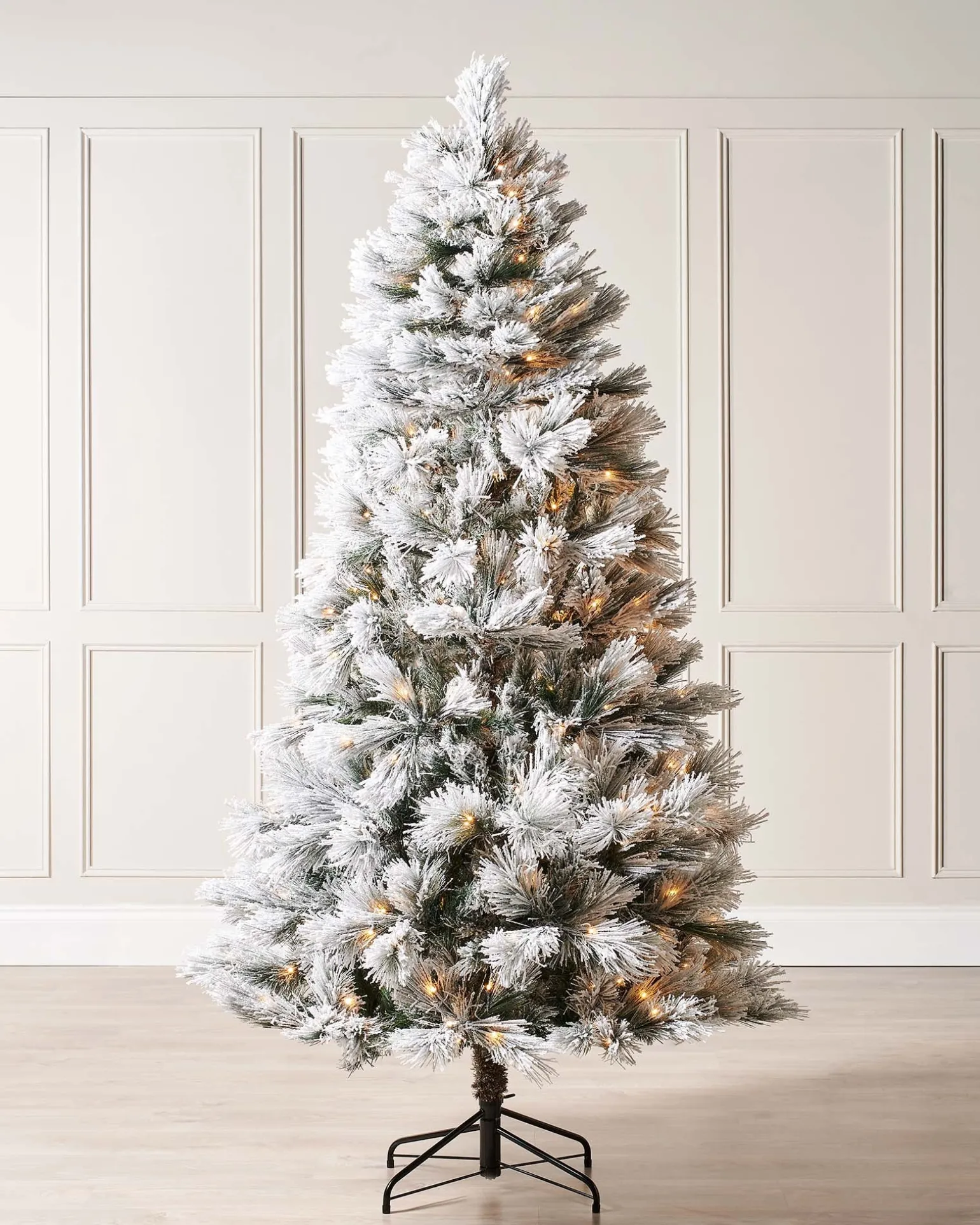 WeRChristmas Pre-Lit Snow Flocked Pine Needle Christmas Tree, 5 Ft^ Premium Christmas Trees|Budget Christmas Trees