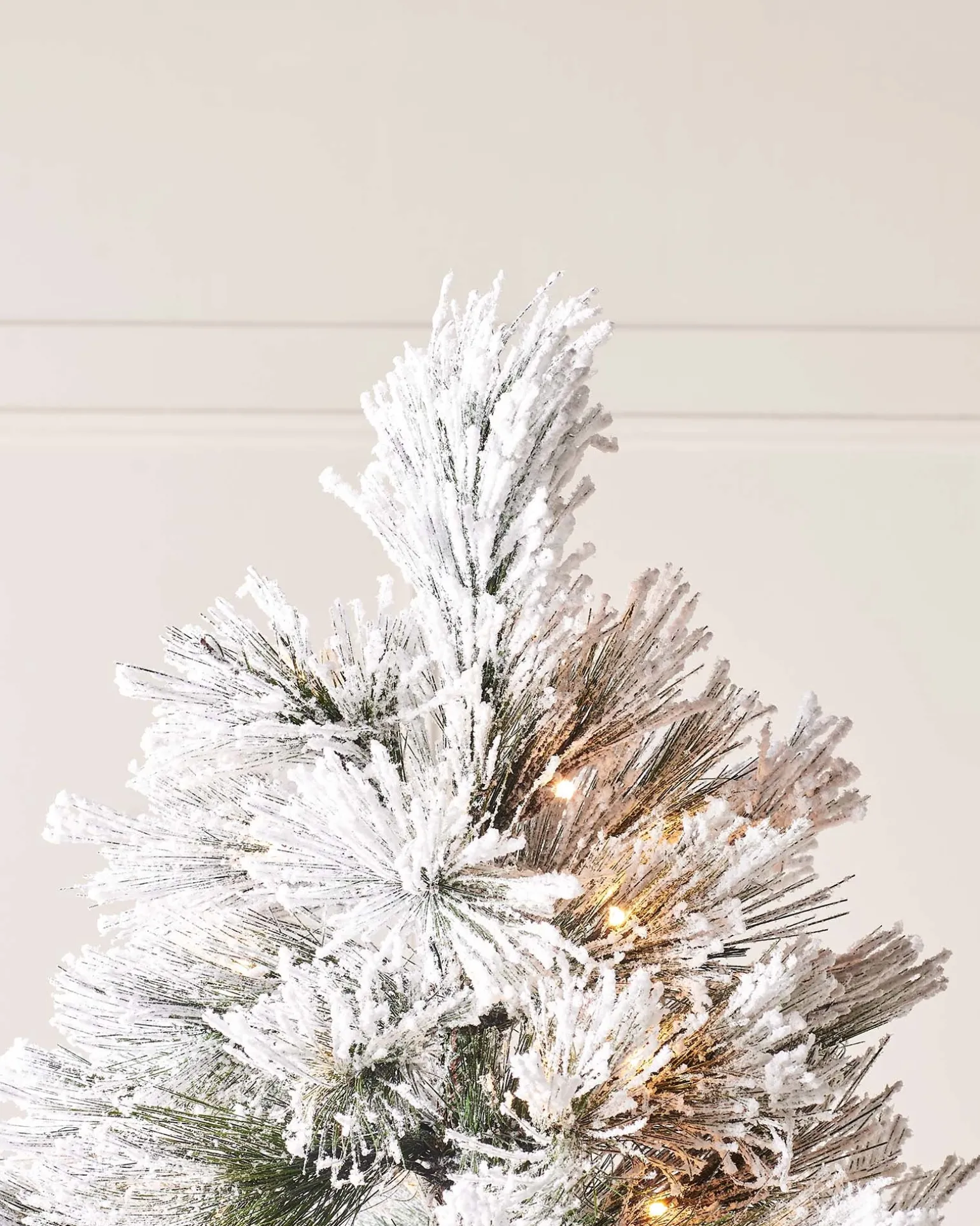 WeRChristmas Pre-Lit Snow Flocked Pine Needle Christmas Tree, 6 Ft^ Premium Christmas Trees|Snow Flocked Christmas Trees