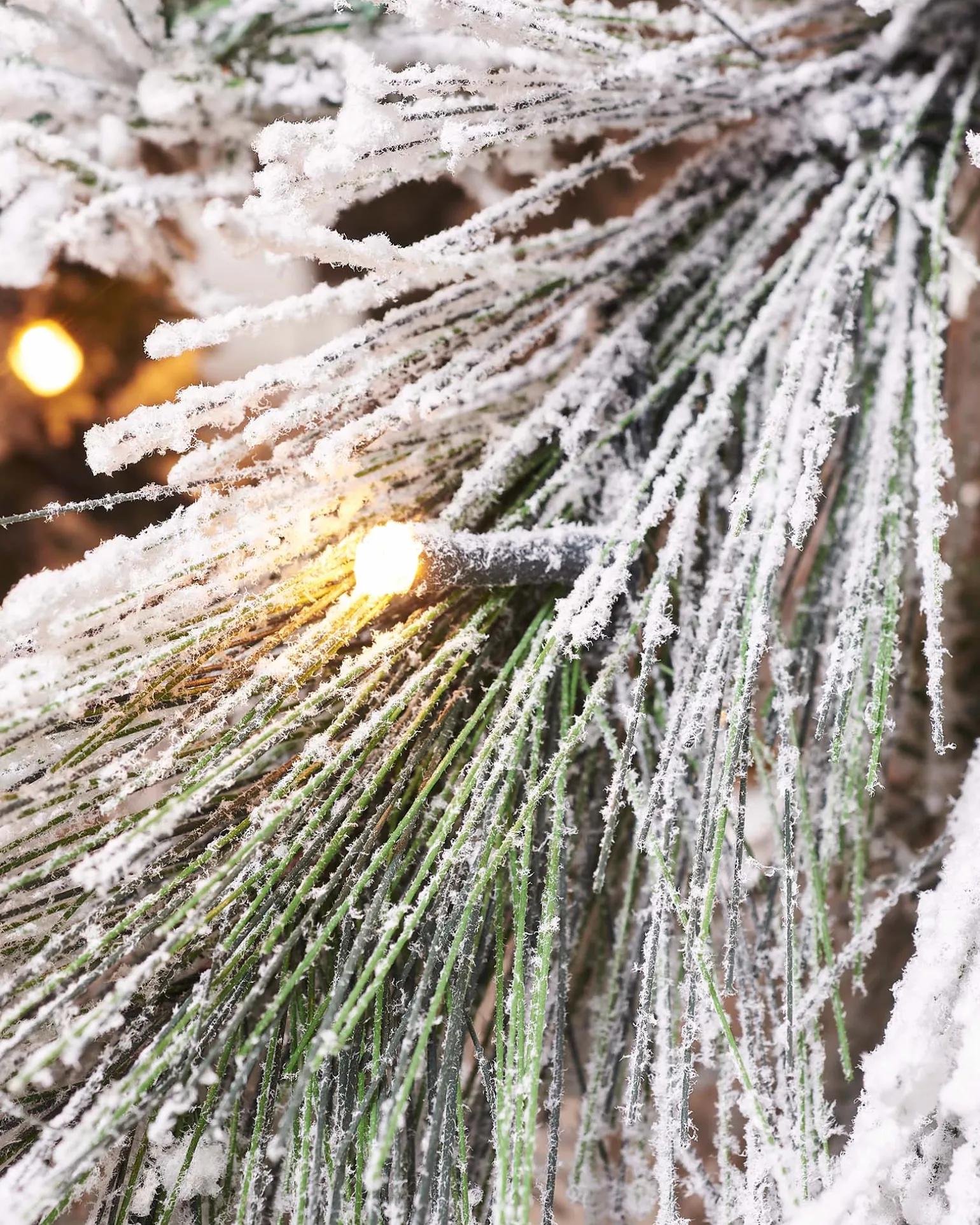 WeRChristmas Pre-Lit Snow Flocked Pine Needle Christmas Tree, 6 Ft^ Premium Christmas Trees|Snow Flocked Christmas Trees