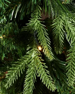 WeRChristmas Pre-Lit Victorian Mixed Tip Berries & Pinecones Christmas Tree, 6 Ft^ Pre Lit Christmas Trees