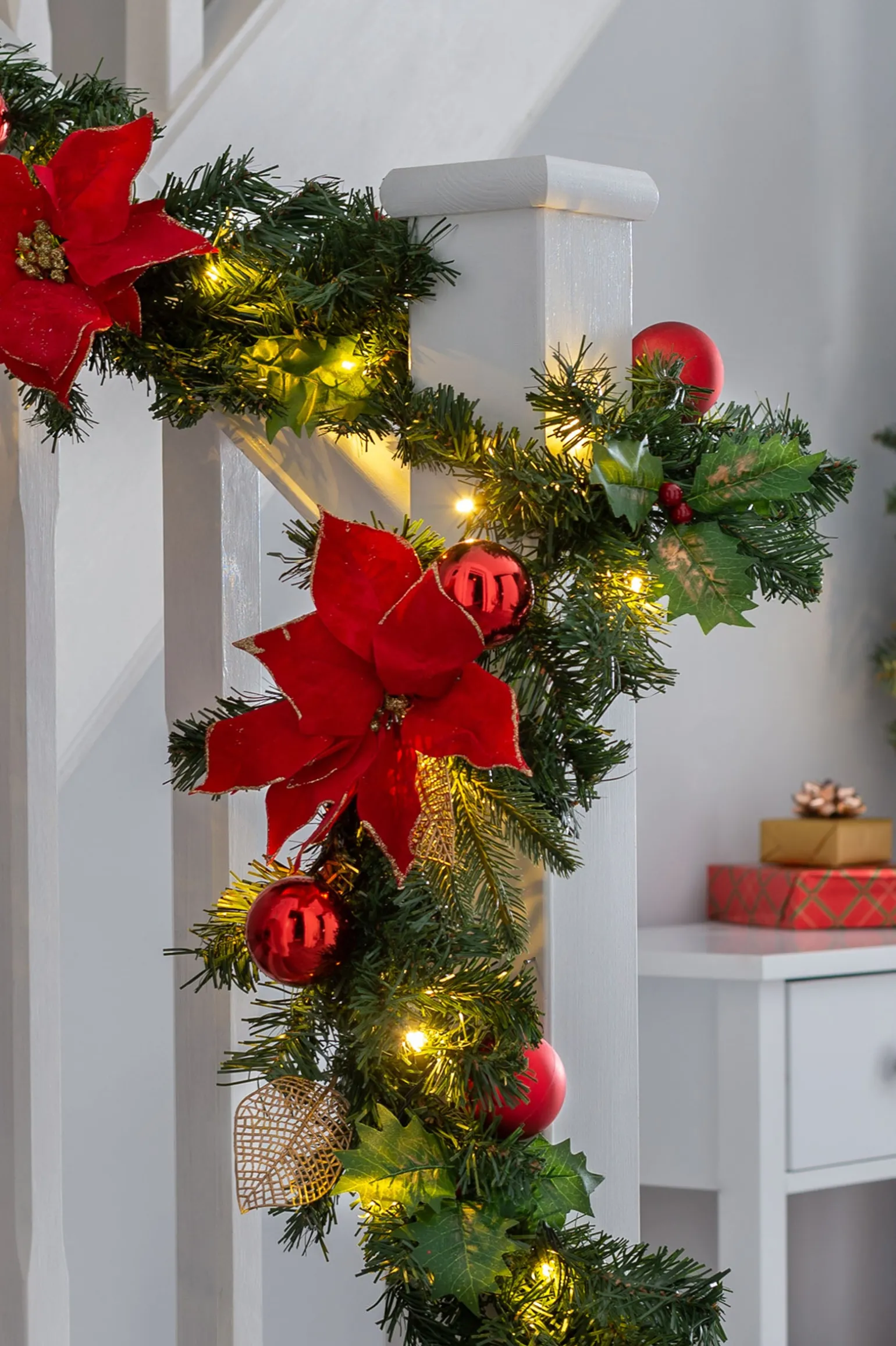 WeRChristmas Pre-Lit Warm White Decorated Garland, Red/Gold, 9 Ft^ Decorated Garlands|Pre Lit Garlands