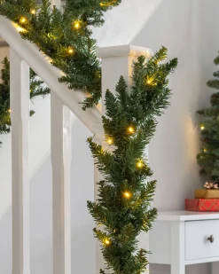 WeRChristmas Pre-Lit Warm White LEDs Garland, 9 Ft^ Plain Garlands|Pre Lit Garlands
