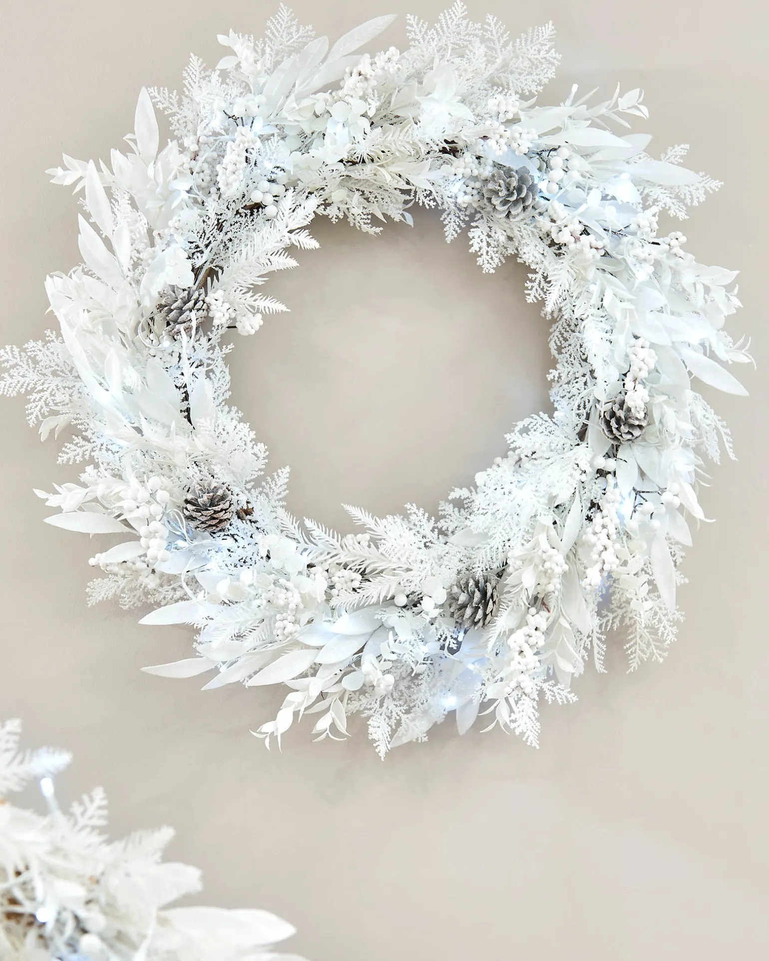 WeRChristmas Pre-Lit White Wreath, 76 Cm^ Decorated Wreaths|Pre Lit Wreaths