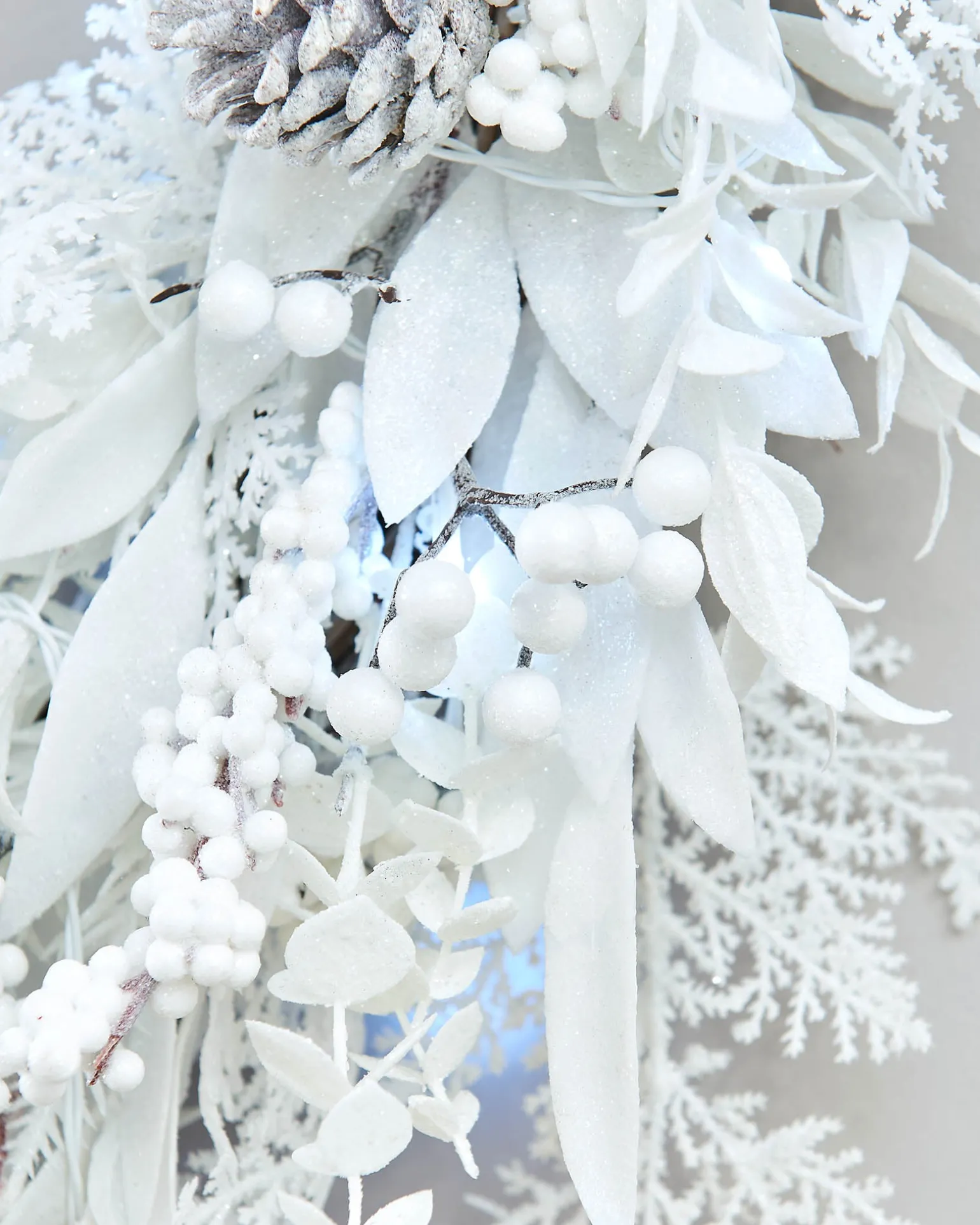WeRChristmas Pre-Lit White Wreath, 76 Cm^ Decorated Wreaths|Pre Lit Wreaths