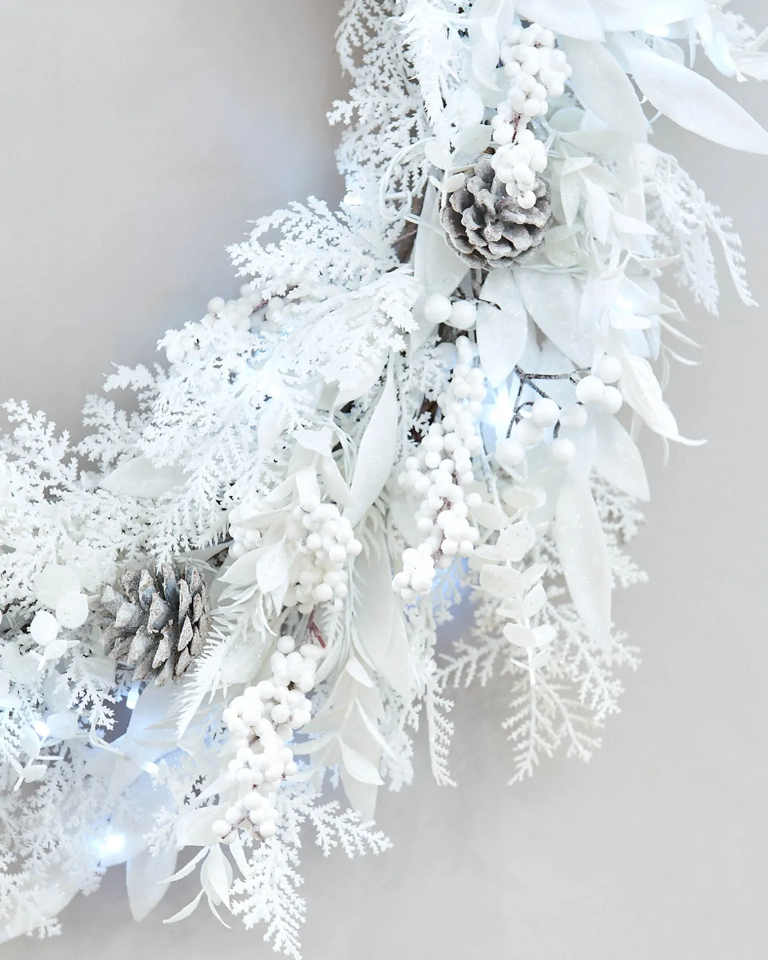 WeRChristmas Pre-Lit White Wreath, 76 Cm^ Decorated Wreaths|Pre Lit Wreaths