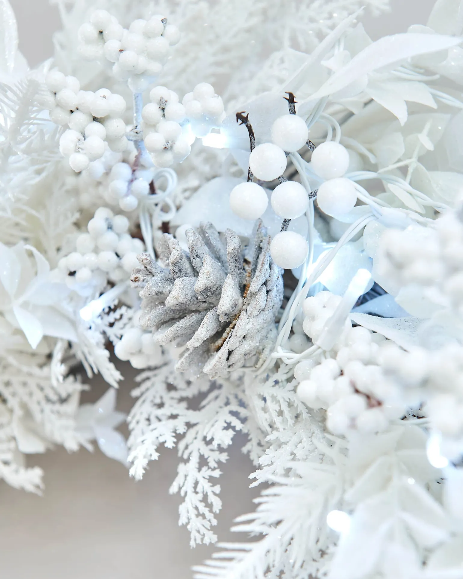 WeRChristmas Pre-Lit White Wreath, 76 Cm^ Decorated Wreaths|Pre Lit Wreaths
