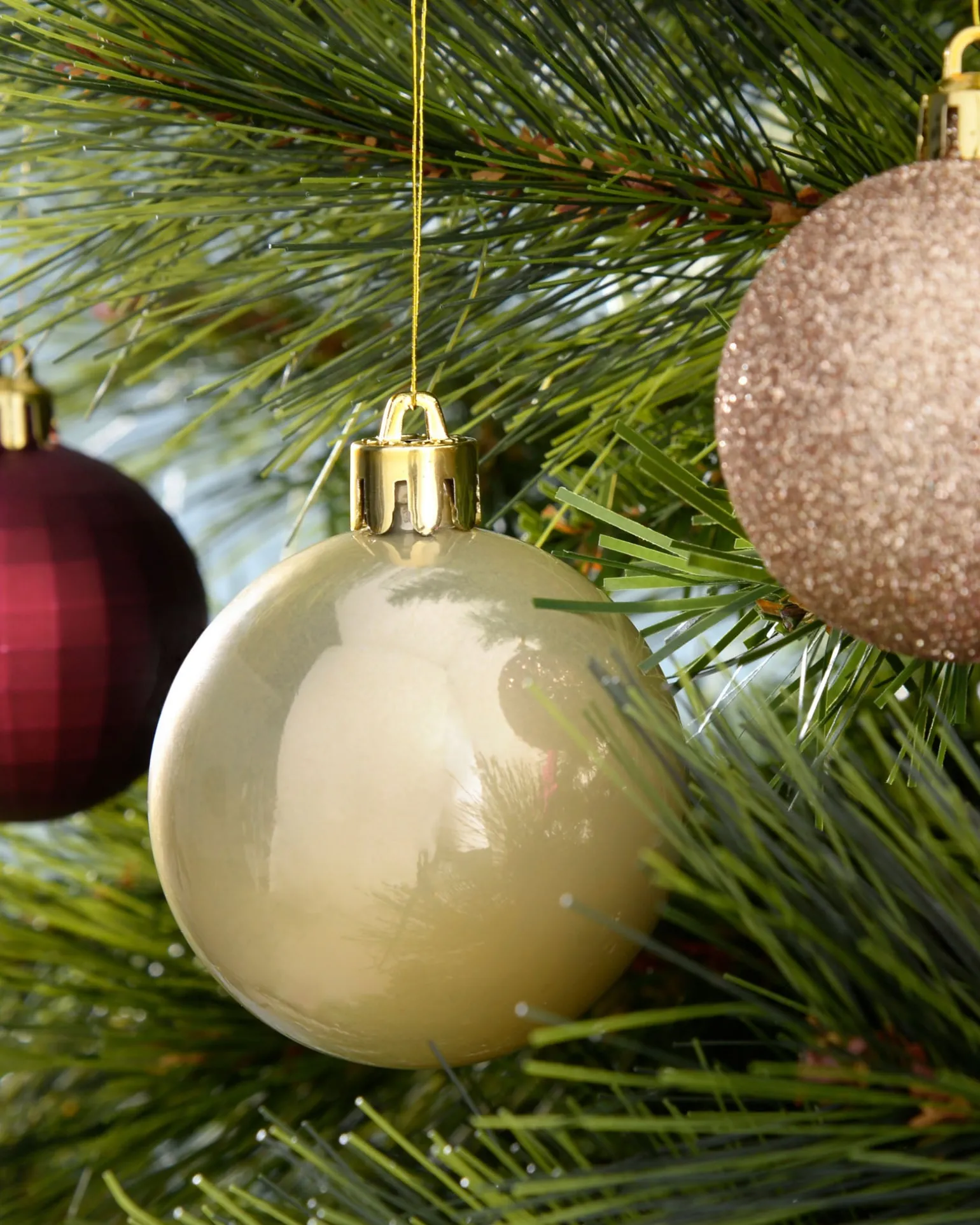 WeRChristmas Ruby/Gold Shatterproof Baubles Set, 50 Pack, 6 Cm^ Shatterproof Baubles