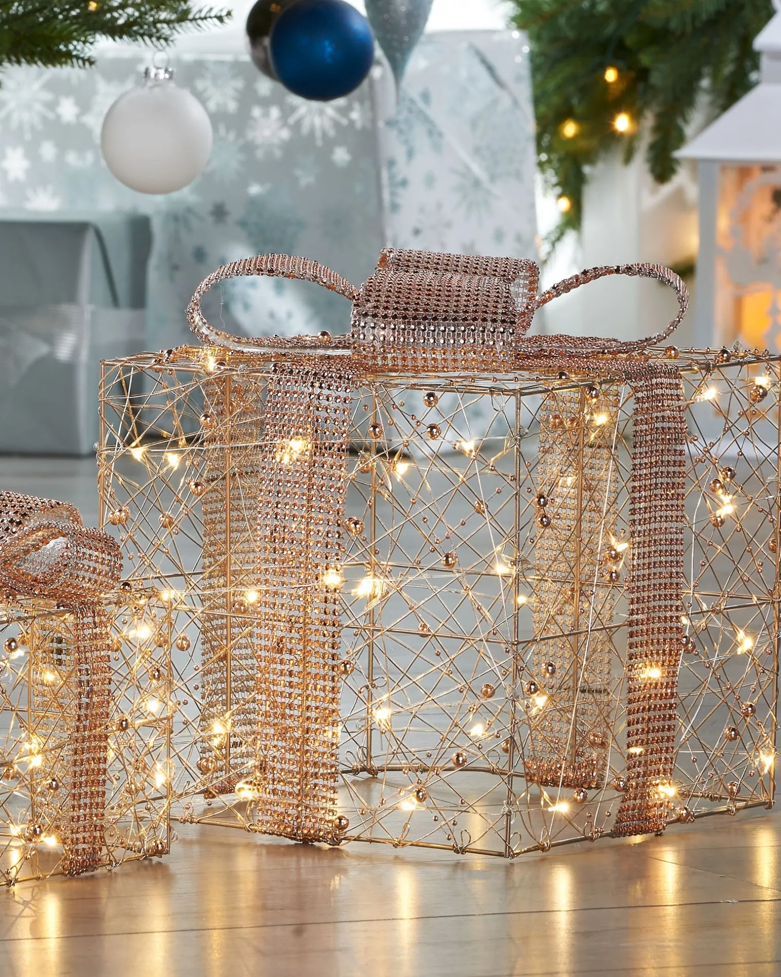 WeRChristmas Set Of 3 Pre-Lit Gift Boxes, Rose Gold, 40 Cm^ Table Decorations