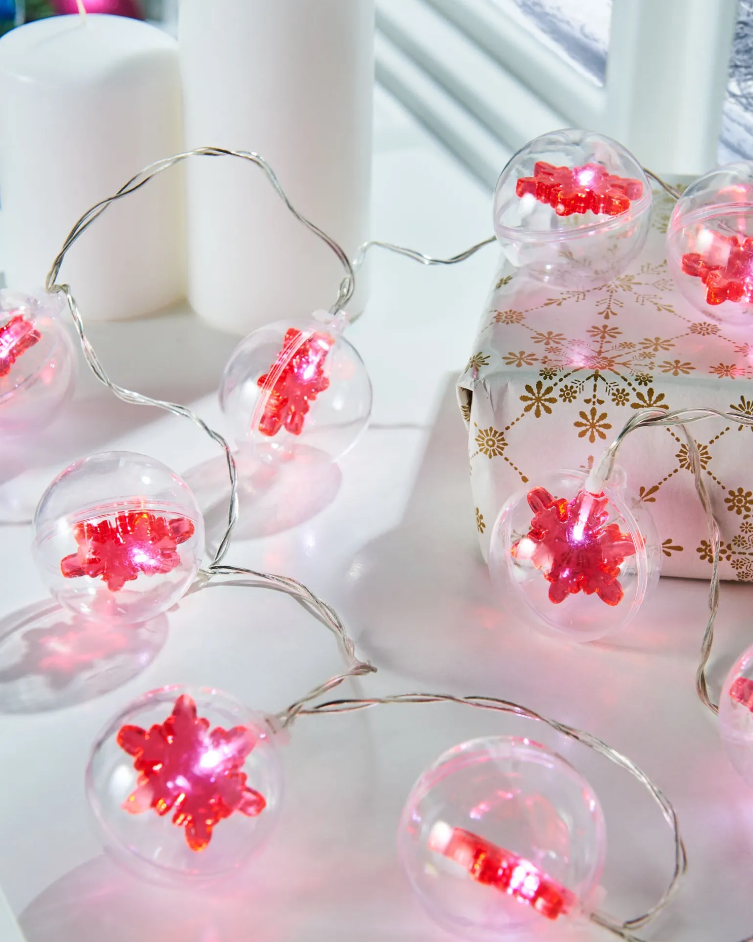 WeRChristmas Snowflake Bauble LED Light String, Red, 1.8 M^ Fairy Lights
