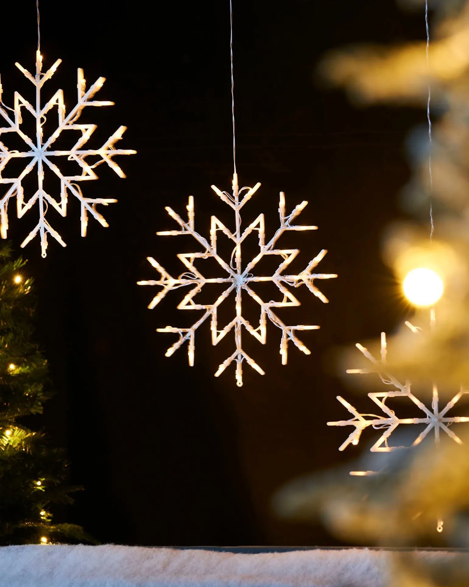 WeRChristmas Snowflake Silhouette, Warm White, 36 Cm^ Window Silhouettes|Festive Star, Snowflake & Sign Lights