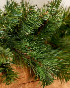 WeRChristmas Victorian Pine Garland, 9 Ft^ Plain Garlands