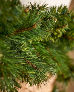 WeRChristmas Victorian Pine Garland, 9 Ft^ Plain Garlands
