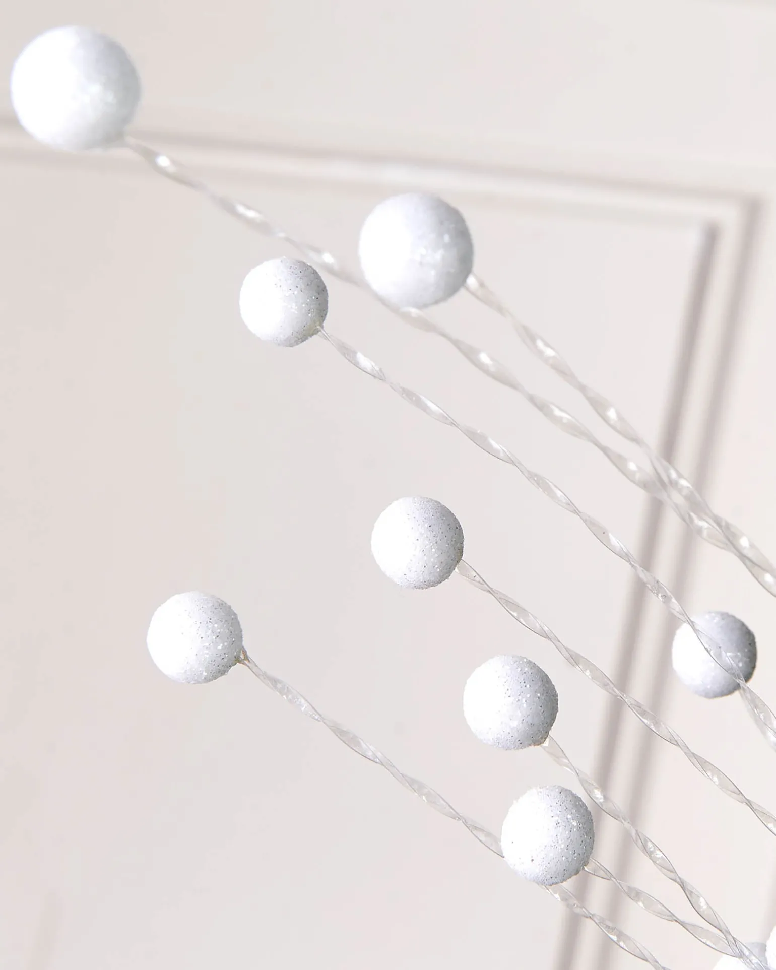 WeRChristmas White Berry Christmas Tree Spray, 78 Cm^ Flowers & Foliage|Flowers & Foliage