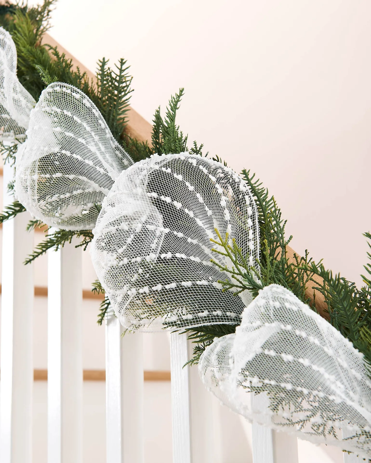 WeRChristmas White Mesh With White Dacron Lines, 9 M^ Deco Mesh