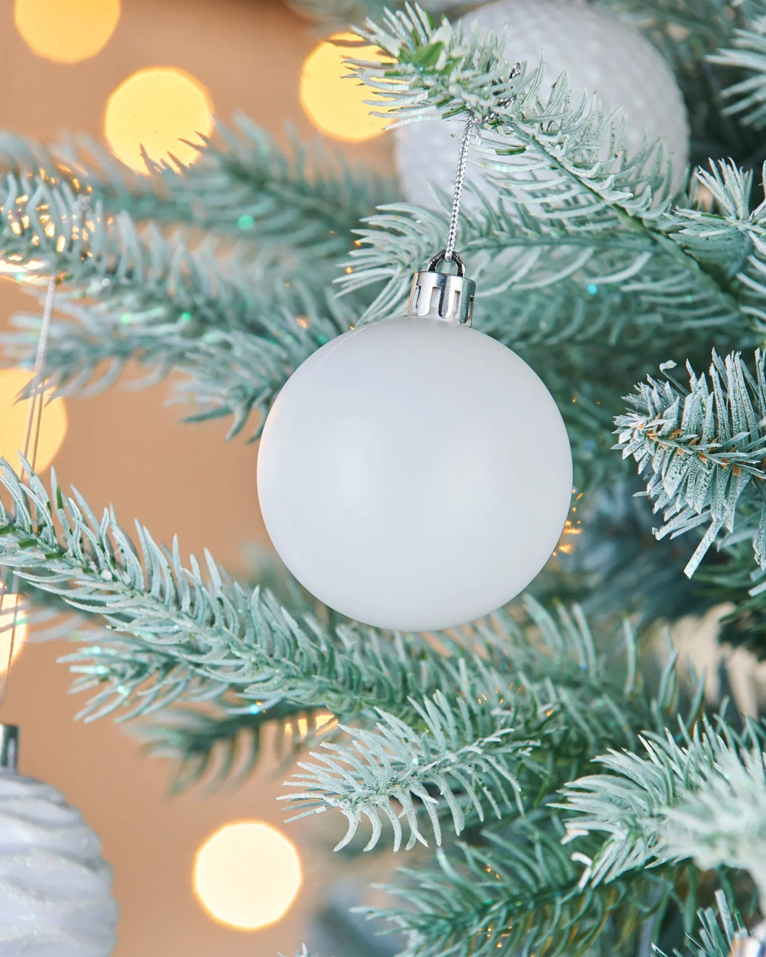 WeRChristmas White Shatterproof Baubles, 50 Pack, 6 Cm^ Shatterproof Baubles