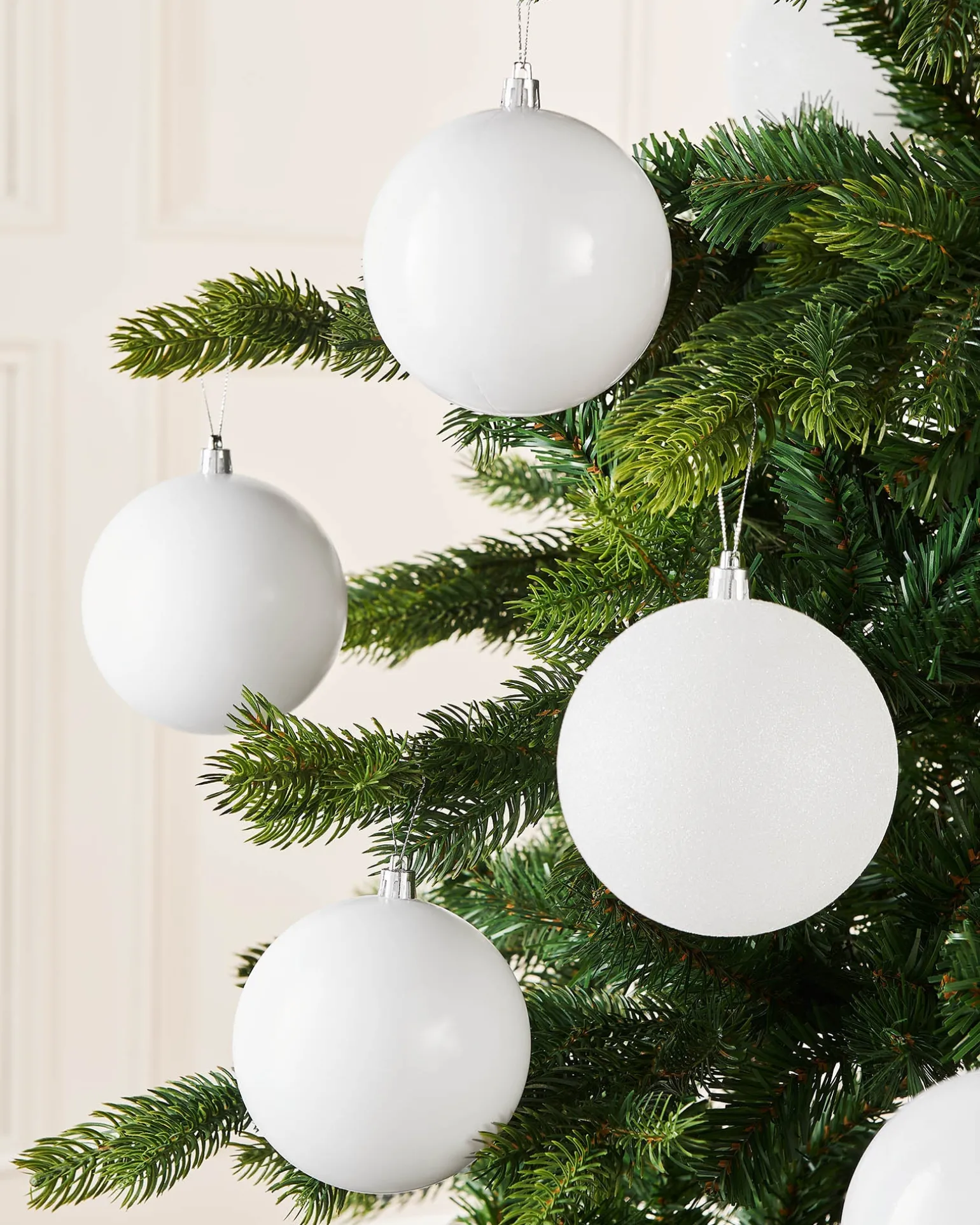WeRChristmas White Shatterproof Baubles, 9 Pack, 10 Cm^ Oversized Baubles|Shatterproof Baubles